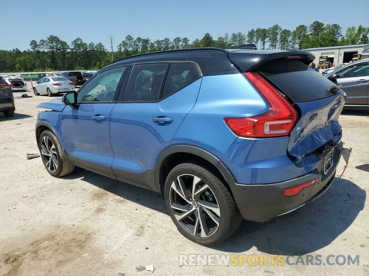 2 Photograph of a damaged car YV4162UM8L2190096 VOLVO XC40 2020
