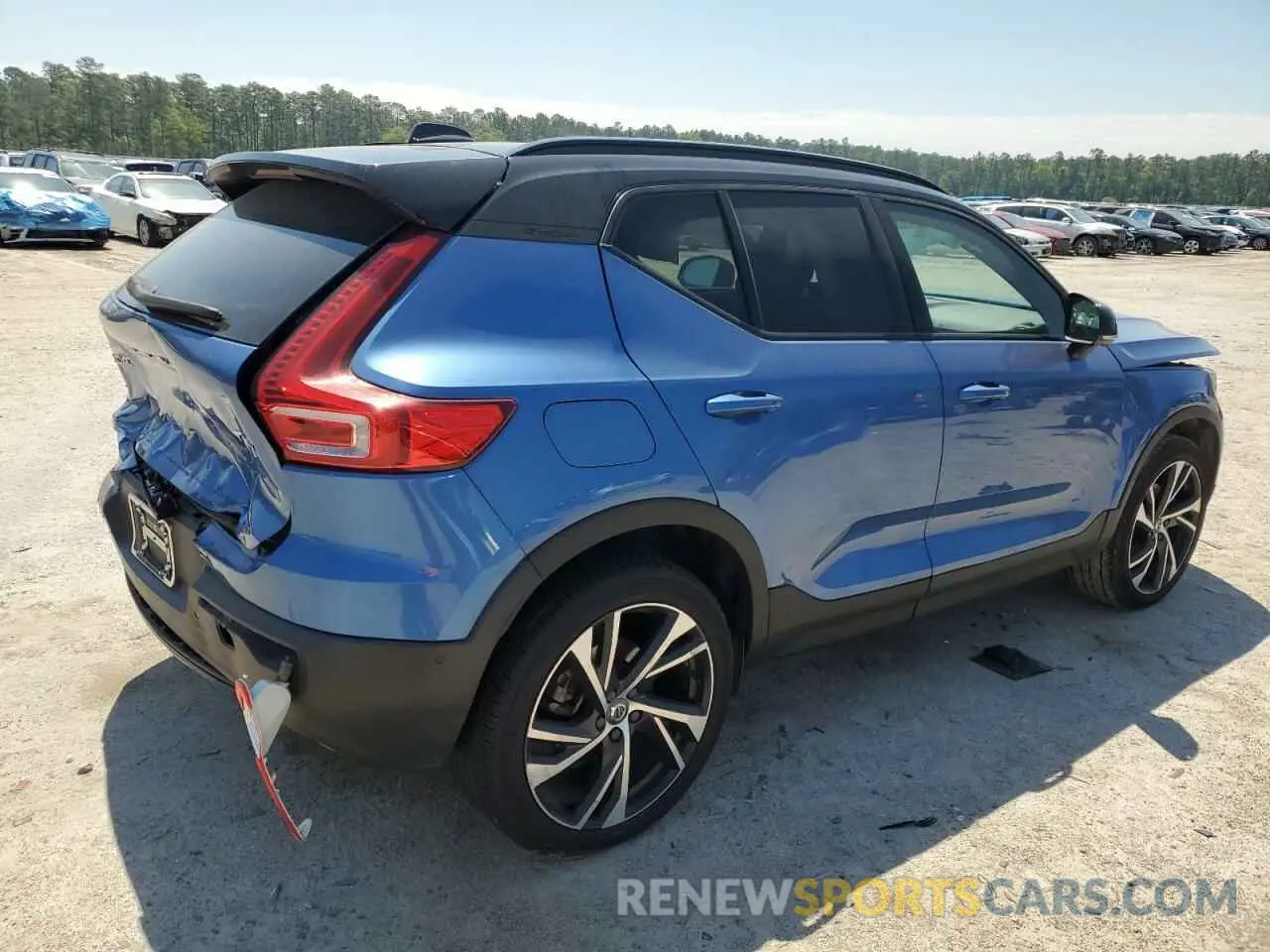 3 Photograph of a damaged car YV4162UM8L2190096 VOLVO XC40 2020