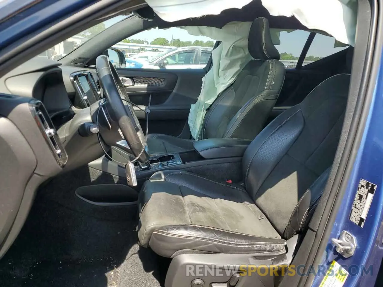 7 Photograph of a damaged car YV4162UM8L2190096 VOLVO XC40 2020