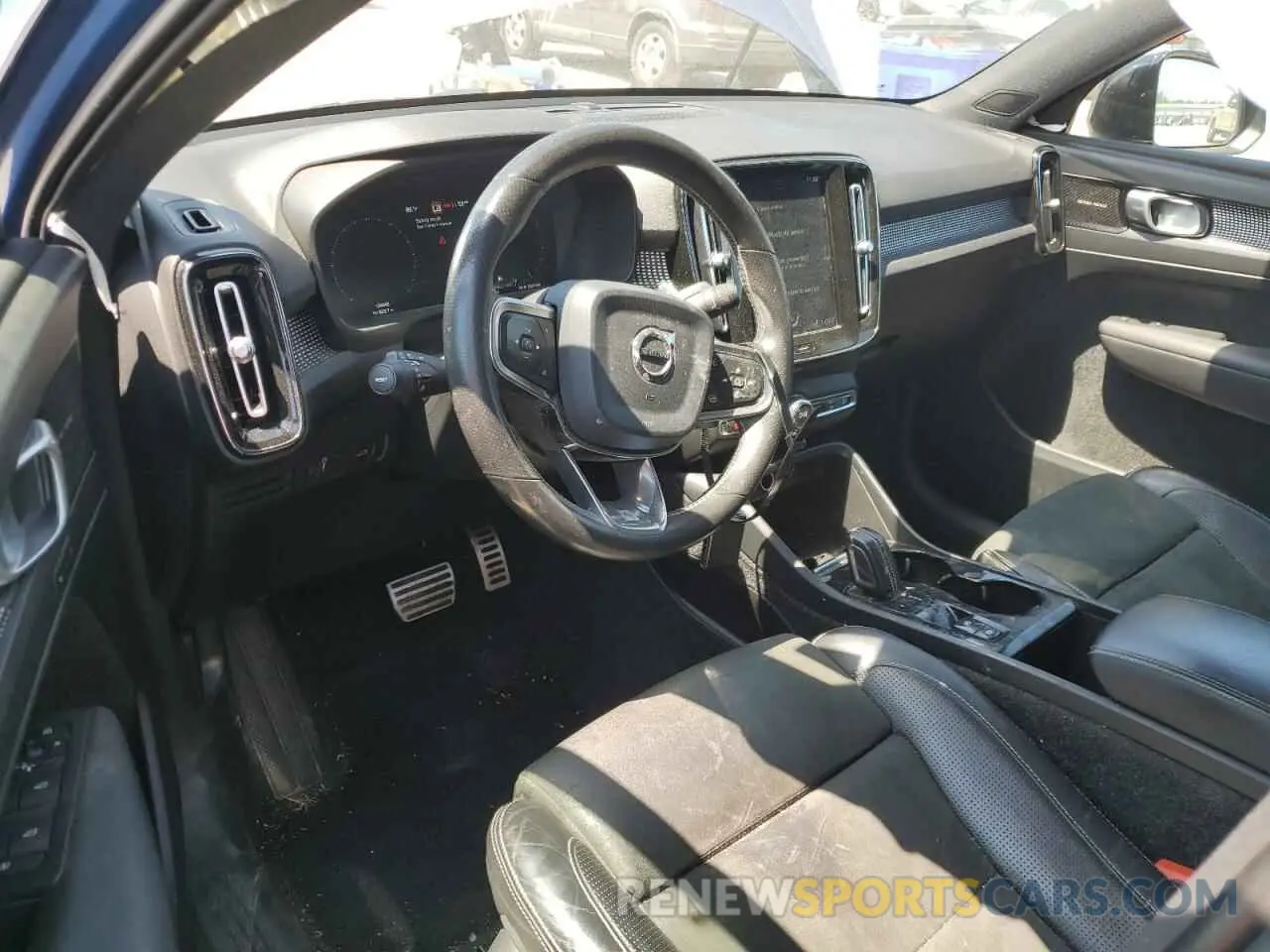 8 Photograph of a damaged car YV4162UM8L2190096 VOLVO XC40 2020