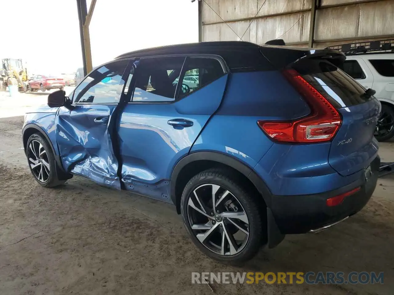 2 Photograph of a damaged car YV4162UM8L2321365 VOLVO XC40 2020