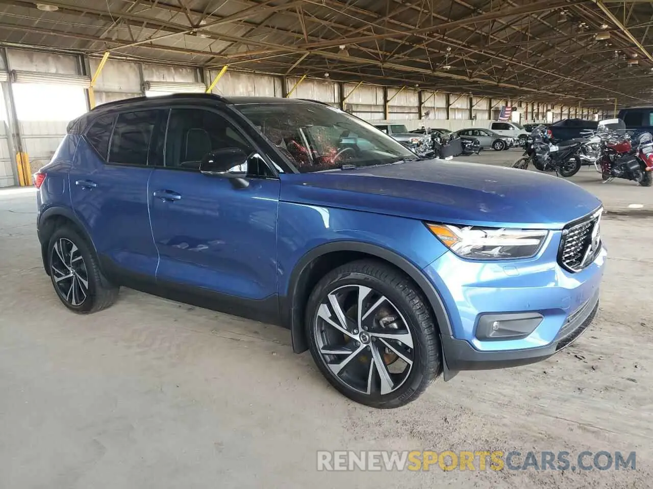 4 Photograph of a damaged car YV4162UM8L2321365 VOLVO XC40 2020