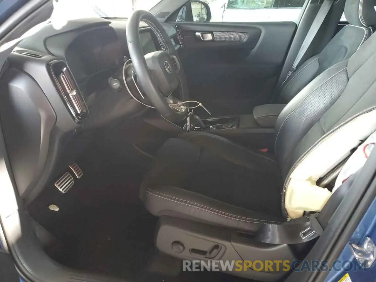 7 Photograph of a damaged car YV4162UM8L2321365 VOLVO XC40 2020