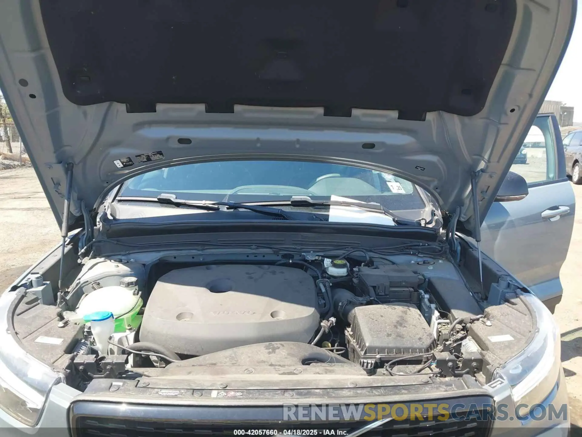10 Photograph of a damaged car YV4162UM9L2348168 VOLVO XC40 2020