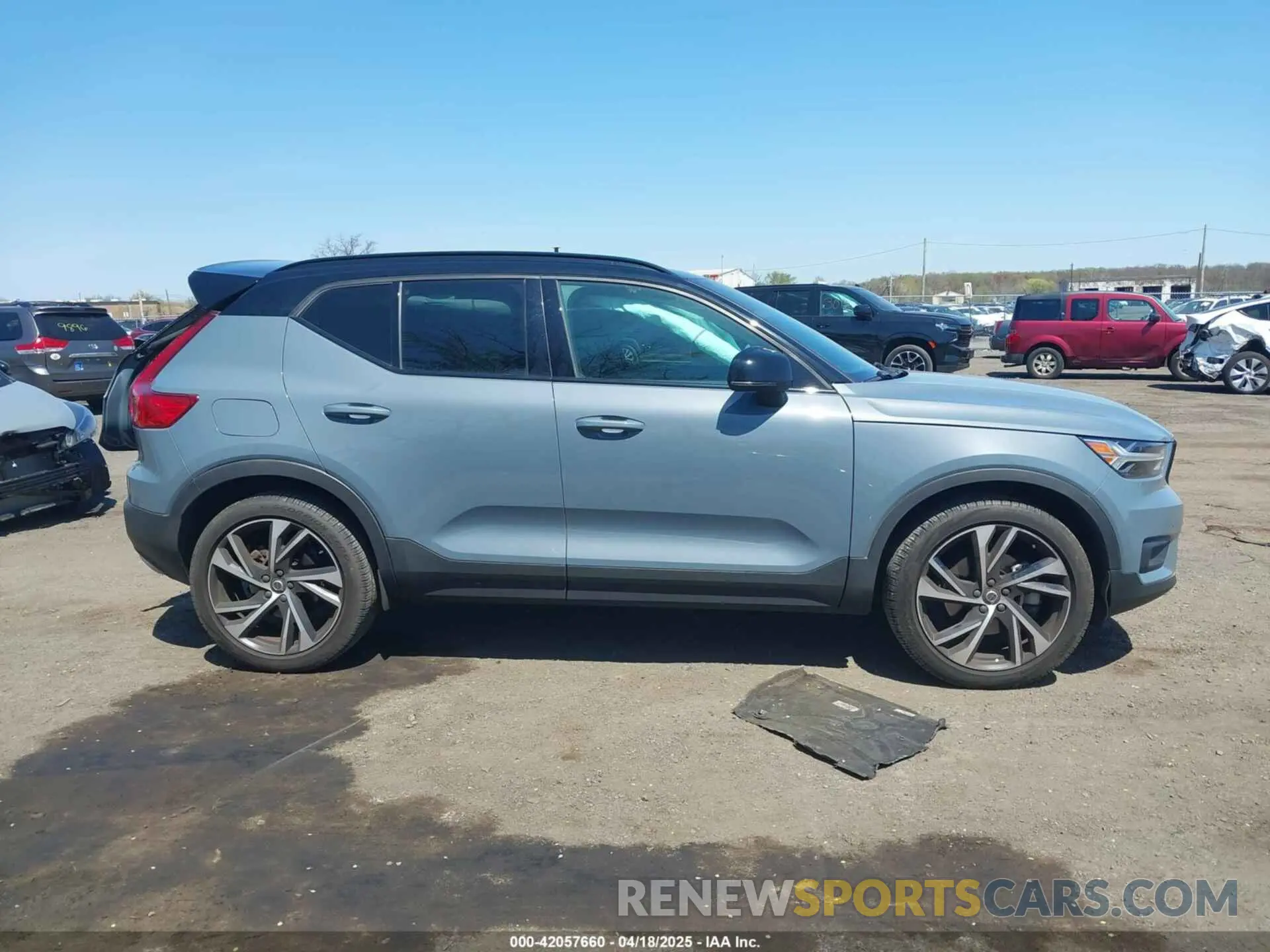 13 Photograph of a damaged car YV4162UM9L2348168 VOLVO XC40 2020