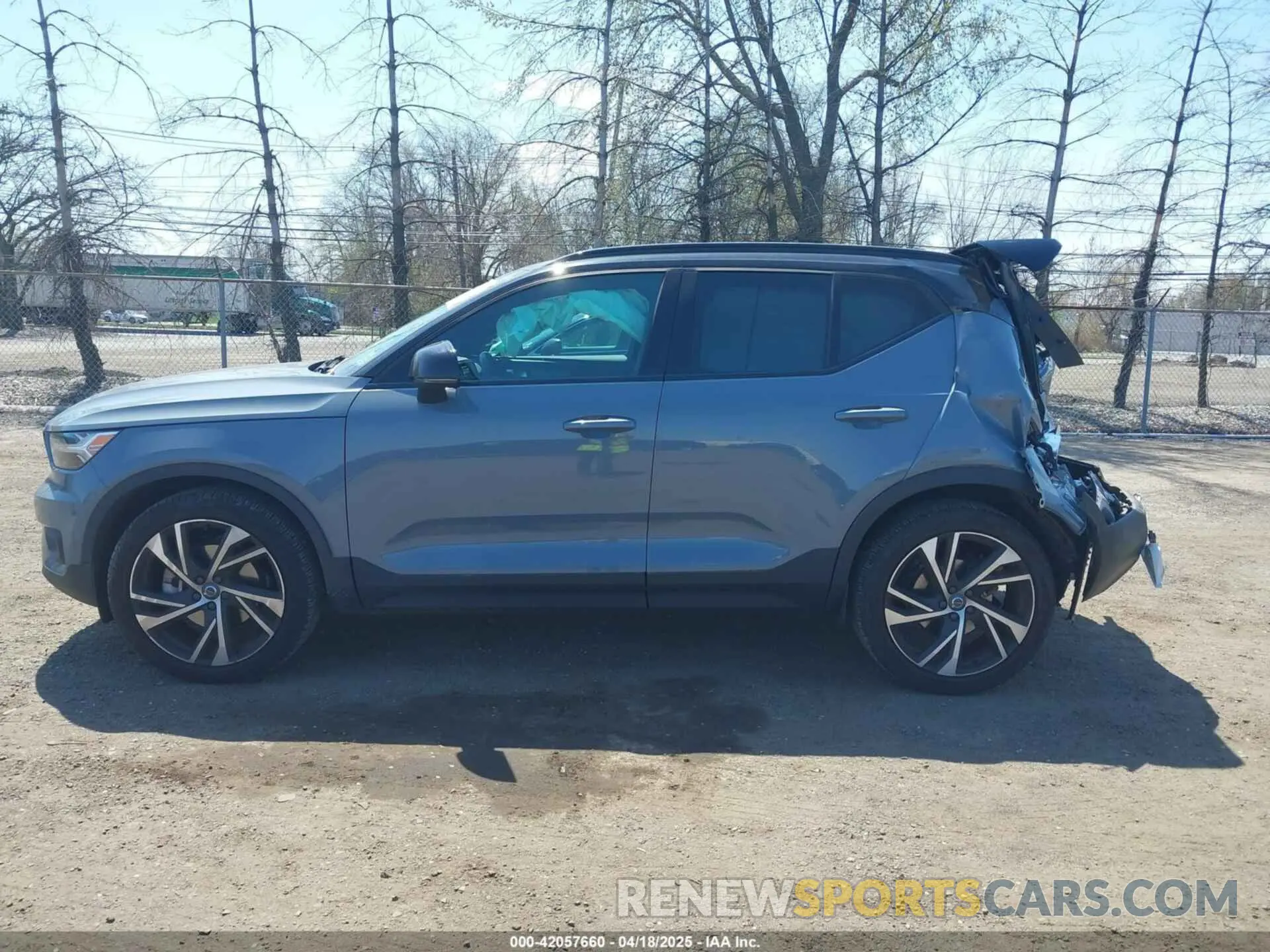 14 Photograph of a damaged car YV4162UM9L2348168 VOLVO XC40 2020