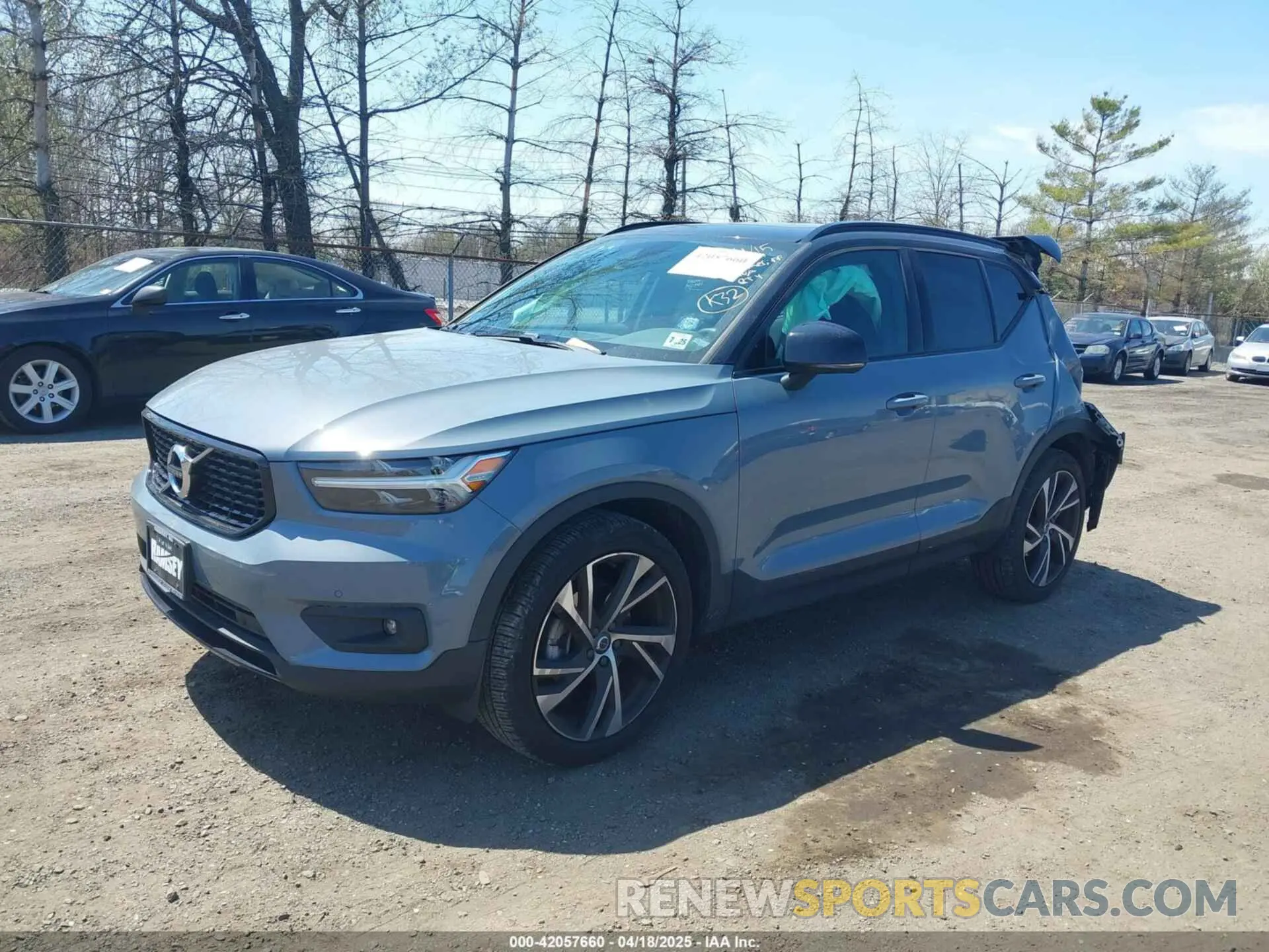 2 Photograph of a damaged car YV4162UM9L2348168 VOLVO XC40 2020