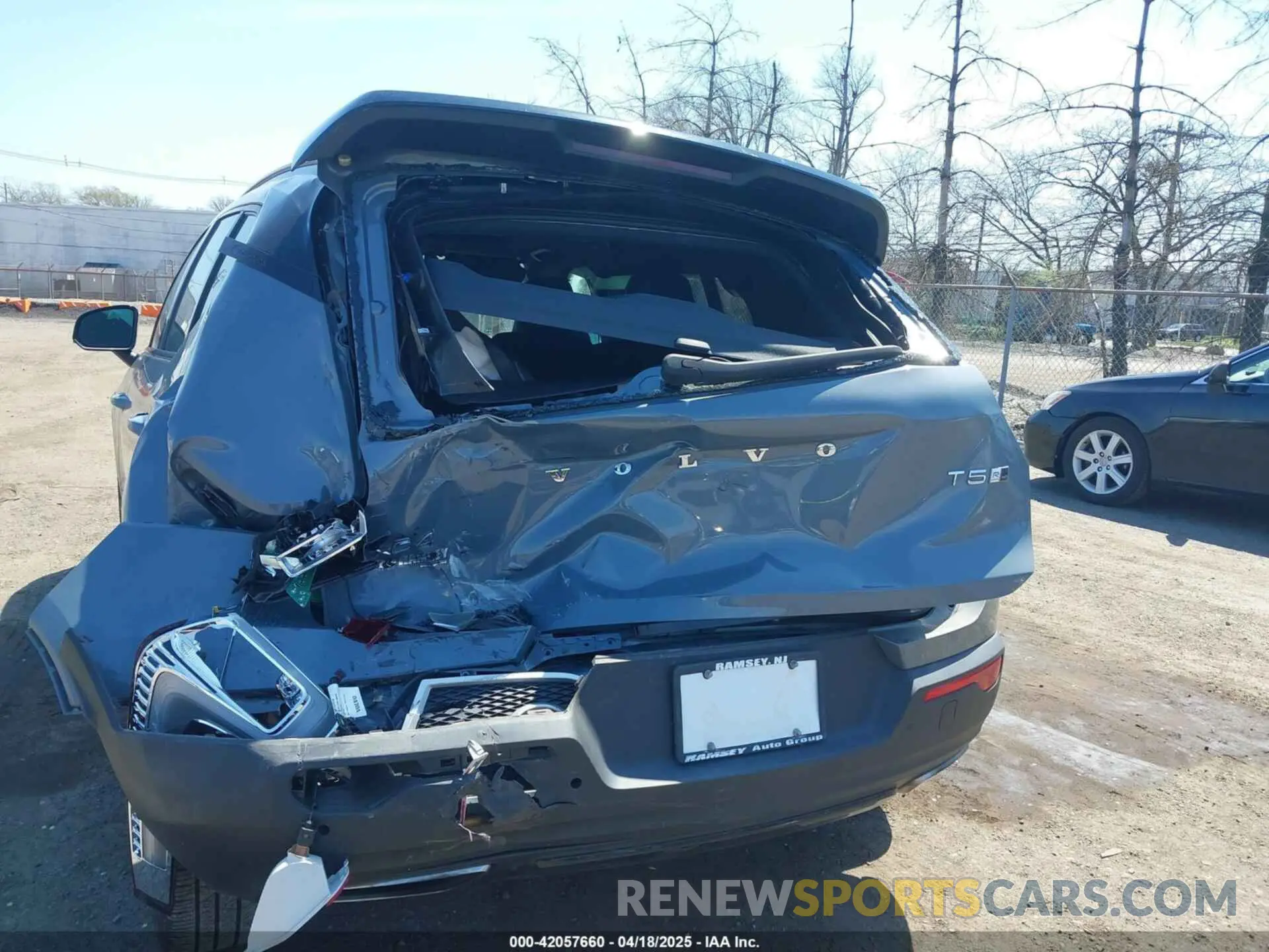 6 Photograph of a damaged car YV4162UM9L2348168 VOLVO XC40 2020