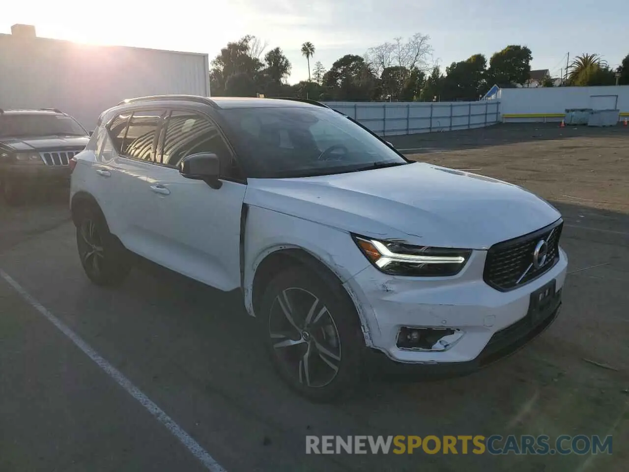 4 Photograph of a damaged car YV4162UMXL2319147 VOLVO XC40 2020