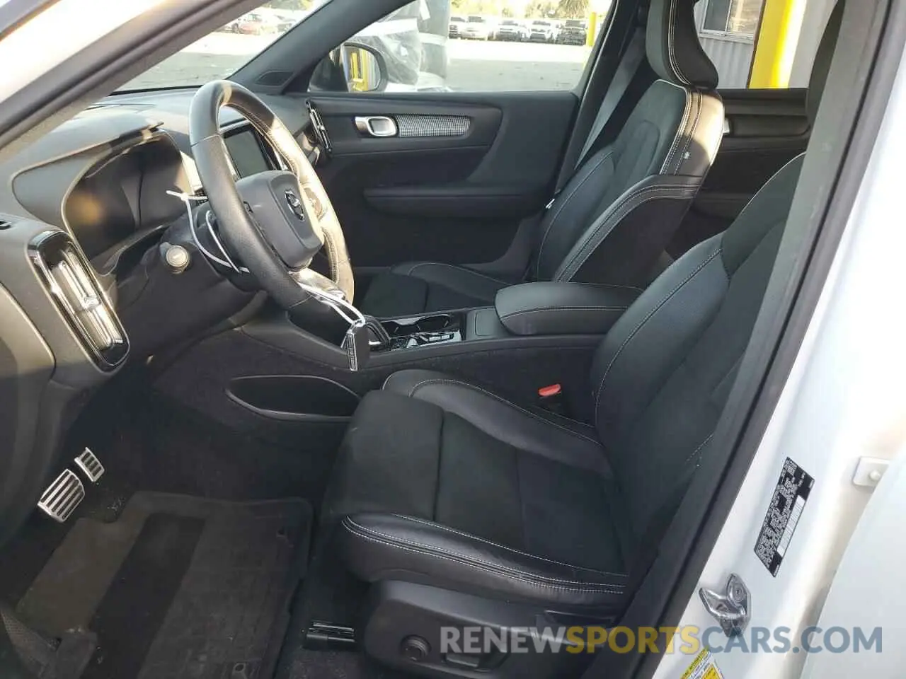 7 Photograph of a damaged car YV4162UMXL2319147 VOLVO XC40 2020