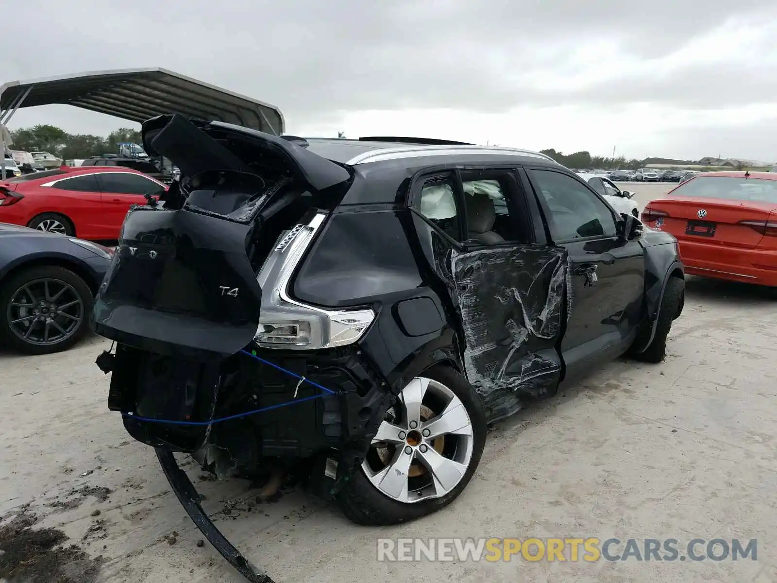 4 Photograph of a damaged car YV4AC2HK1L2209296 VOLVO XC40 2020