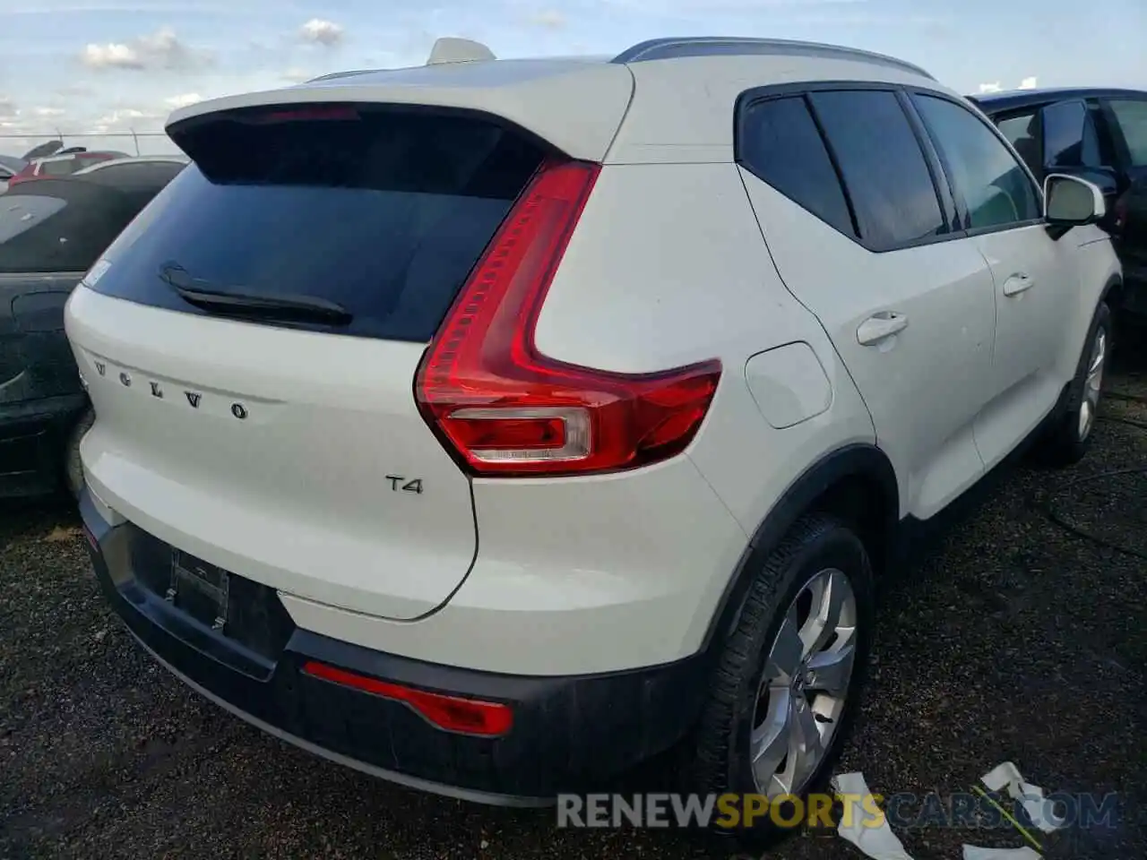 4 Photograph of a damaged car YV4AC2HK1L2224994 VOLVO XC40 2020