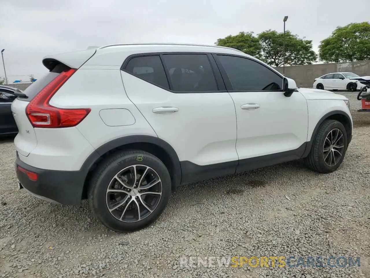 3 Photograph of a damaged car YV4AC2HK6L2247669 VOLVO XC40 2020