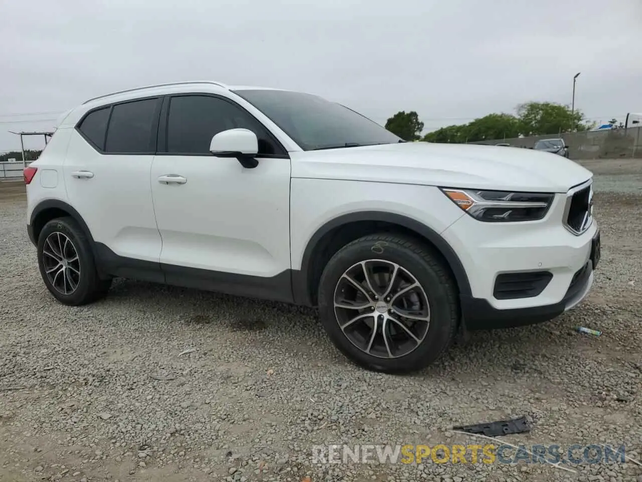 4 Photograph of a damaged car YV4AC2HK6L2247669 VOLVO XC40 2020