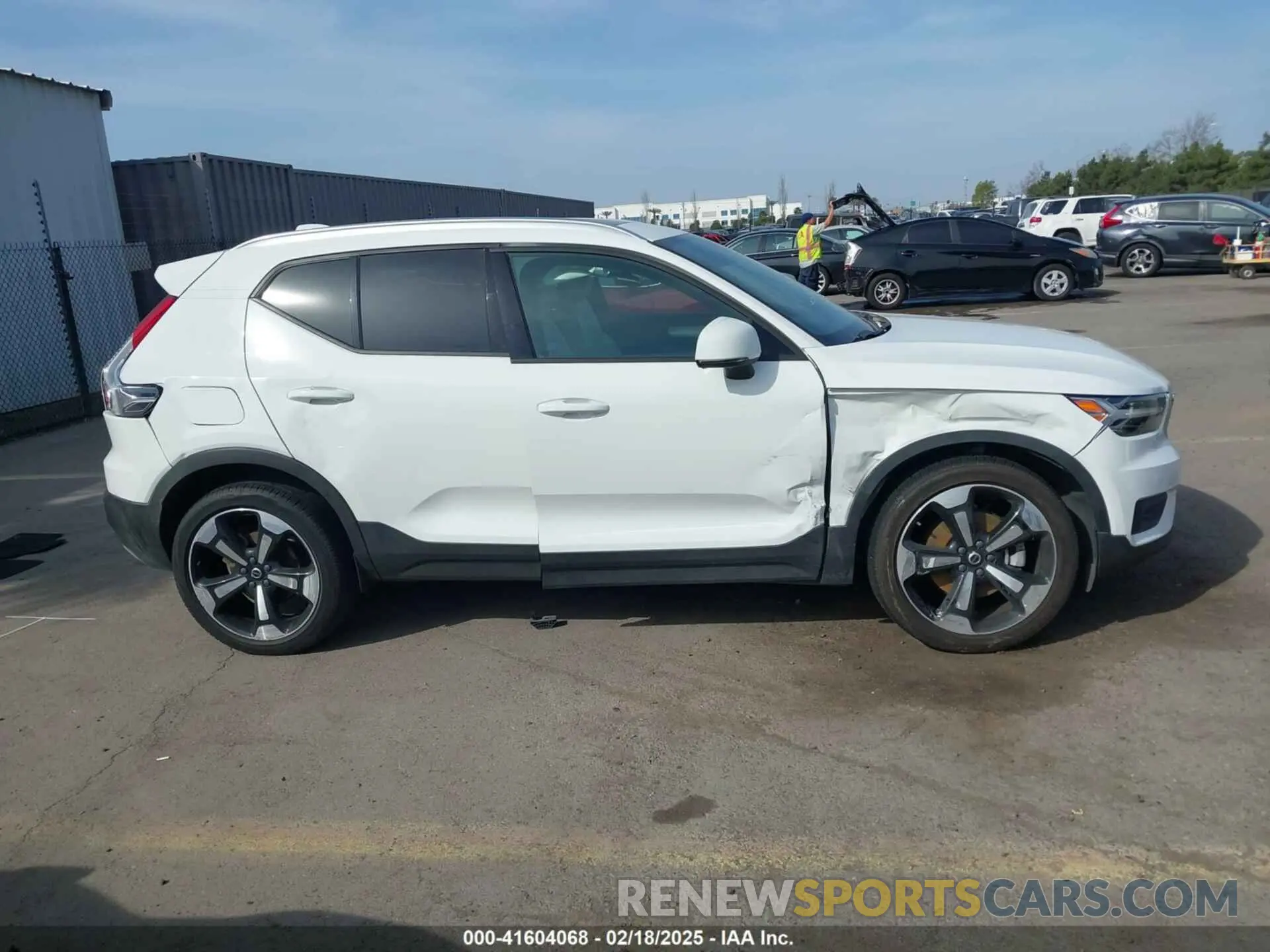 12 Photograph of a damaged car YV4AC2HK9L2206453 VOLVO XC40 2020