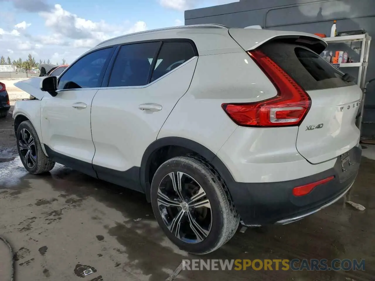 2 Photograph of a damaged car YV4AC2HL9L2240921 VOLVO XC40 2020