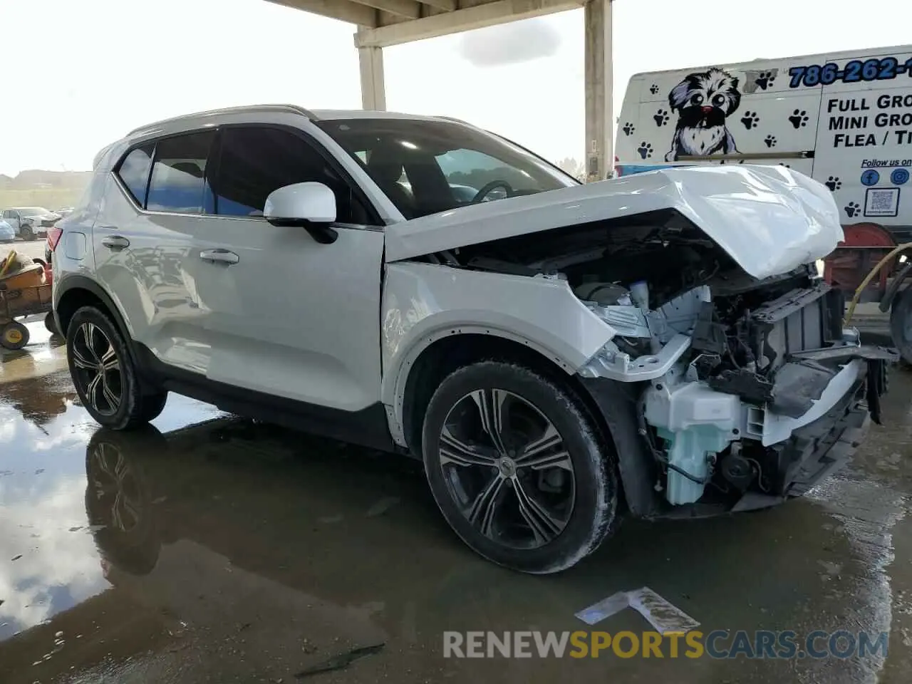 4 Photograph of a damaged car YV4AC2HL9L2240921 VOLVO XC40 2020