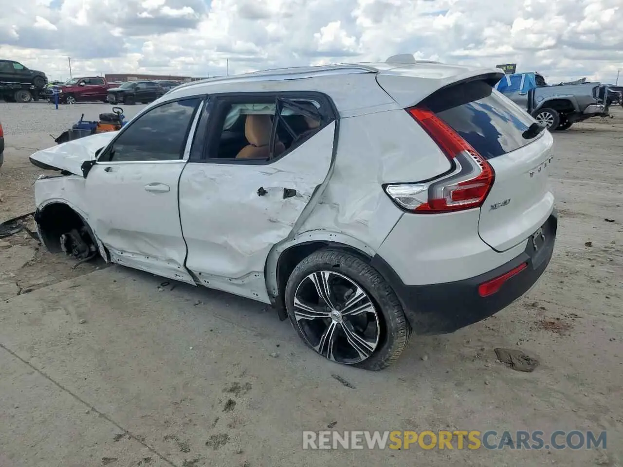 2 Photograph of a damaged car YV4AC2HL9L2244158 VOLVO XC40 2020