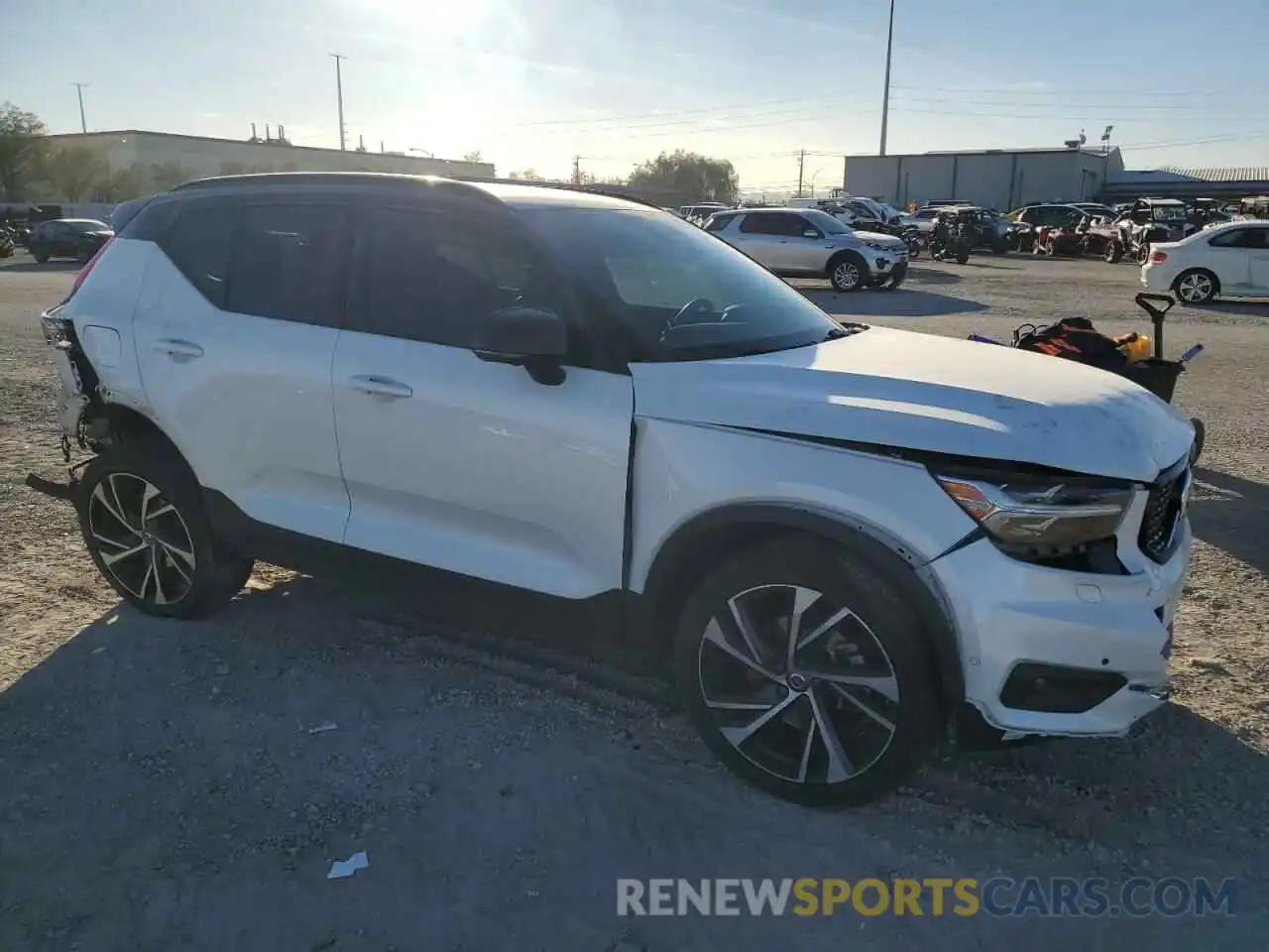 4 Photograph of a damaged car YV4AC2HM0L2172369 VOLVO XC40 2020