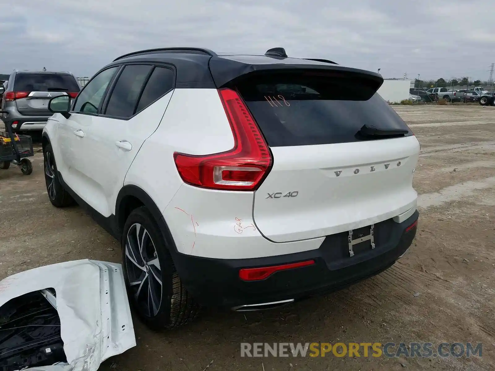 3 Photograph of a damaged car YV4AC2HM0L2306572 VOLVO XC40 2020