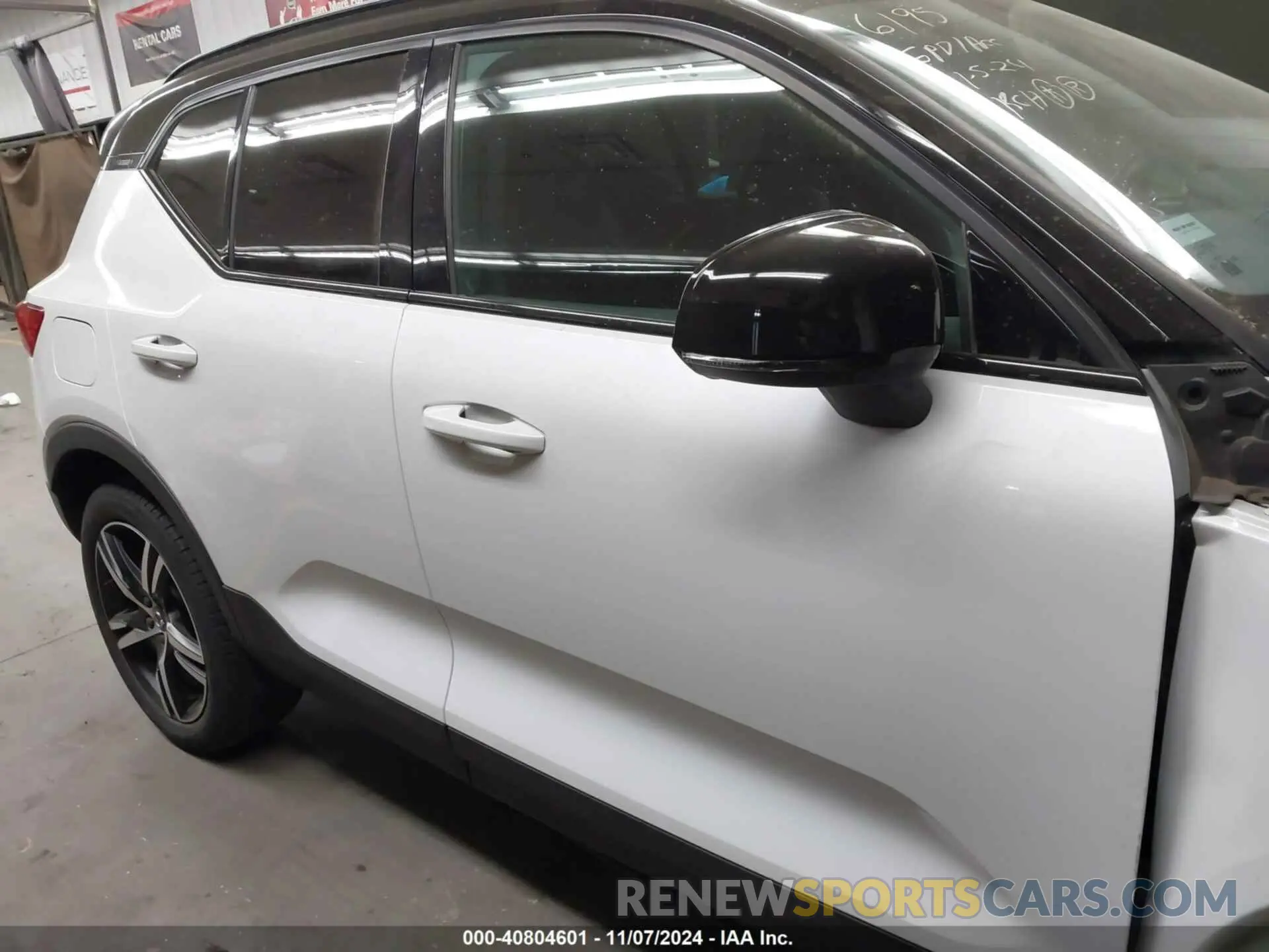 13 Photograph of a damaged car YV4AC2HM2L2335488 VOLVO XC40 2020