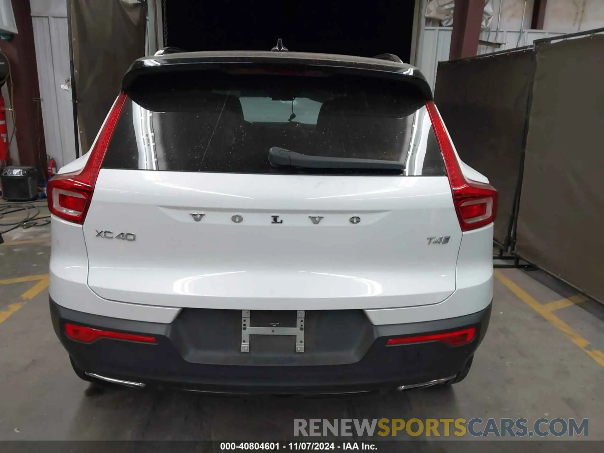 16 Photograph of a damaged car YV4AC2HM2L2335488 VOLVO XC40 2020