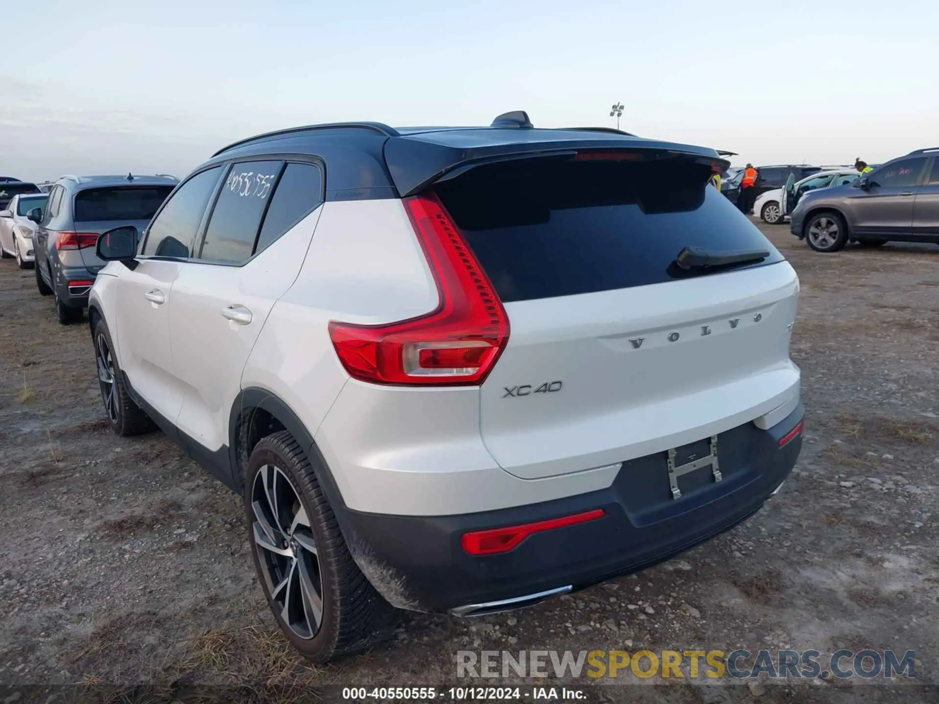 3 Photograph of a damaged car YV4AC2HM7L2345658 VOLVO XC40 2020