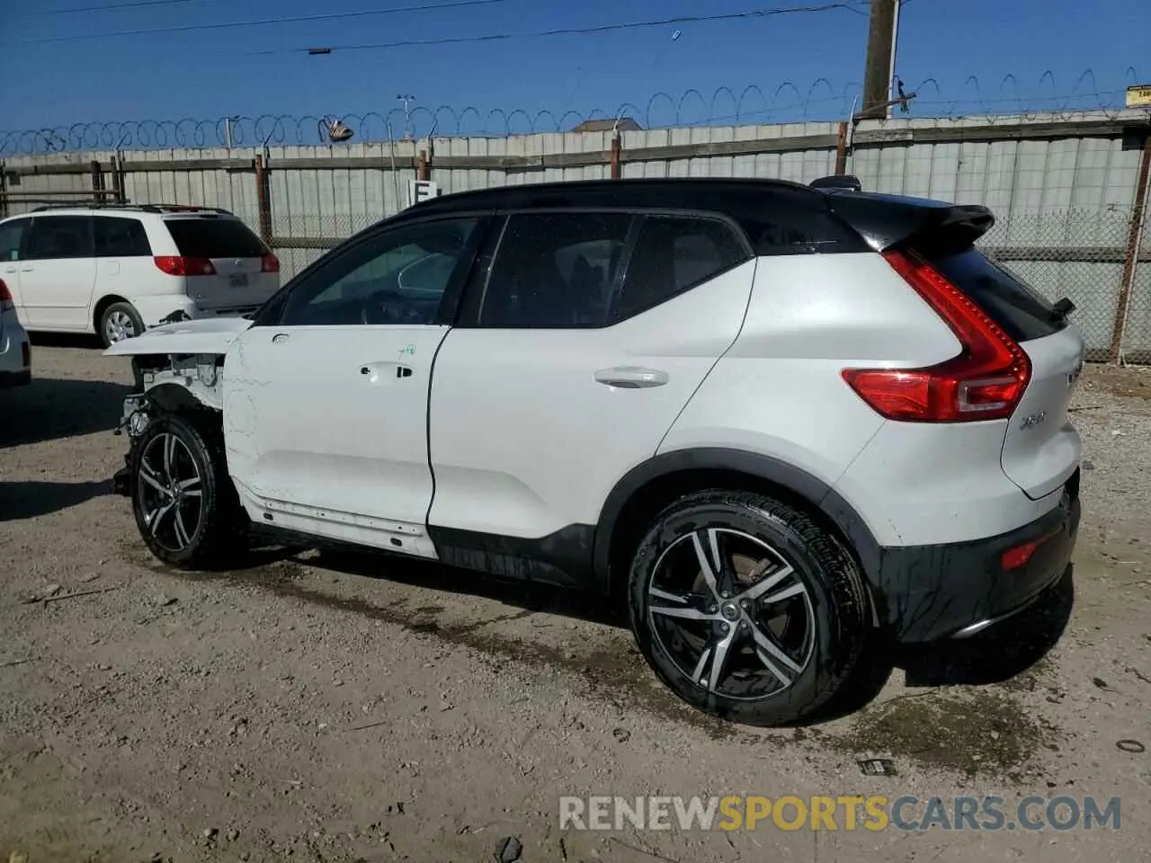 2 Photograph of a damaged car YV4AC2HM8L2346253 VOLVO XC40 2020