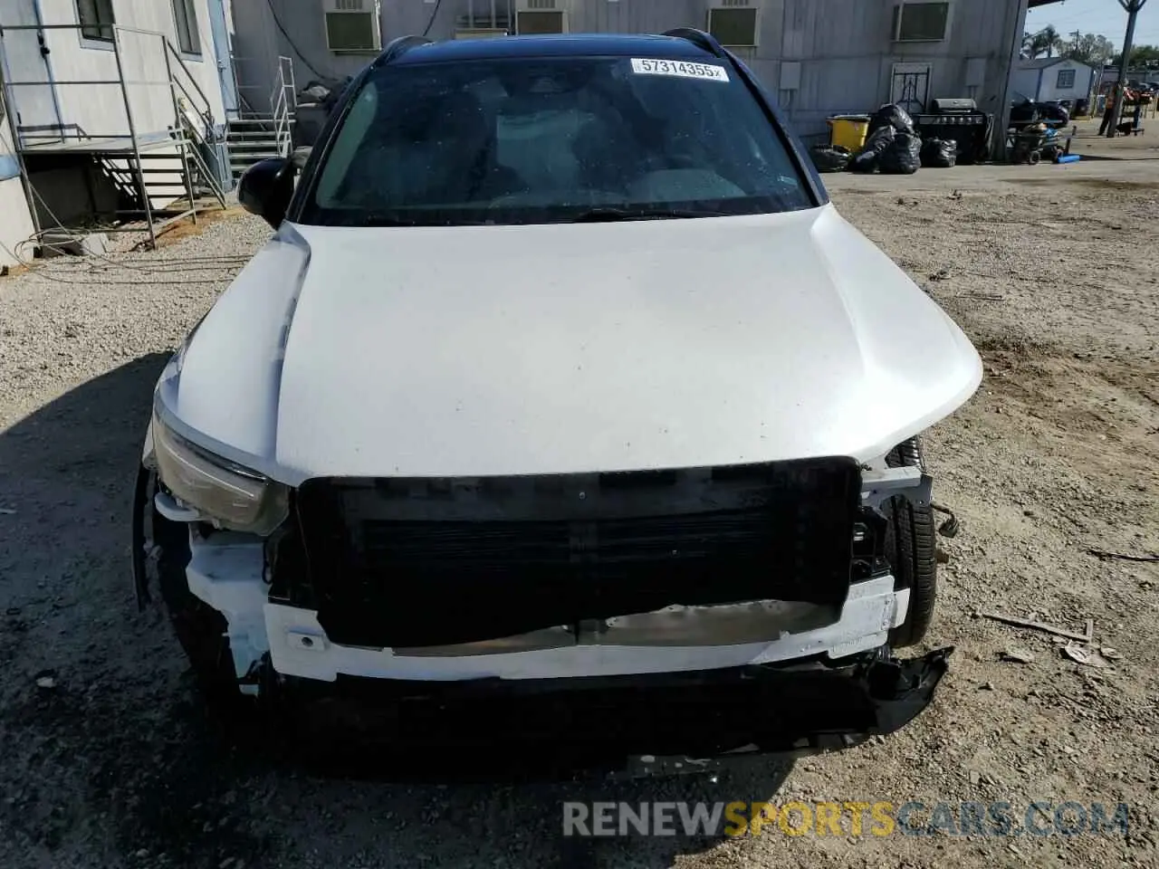 5 Photograph of a damaged car YV4AC2HM8L2346253 VOLVO XC40 2020