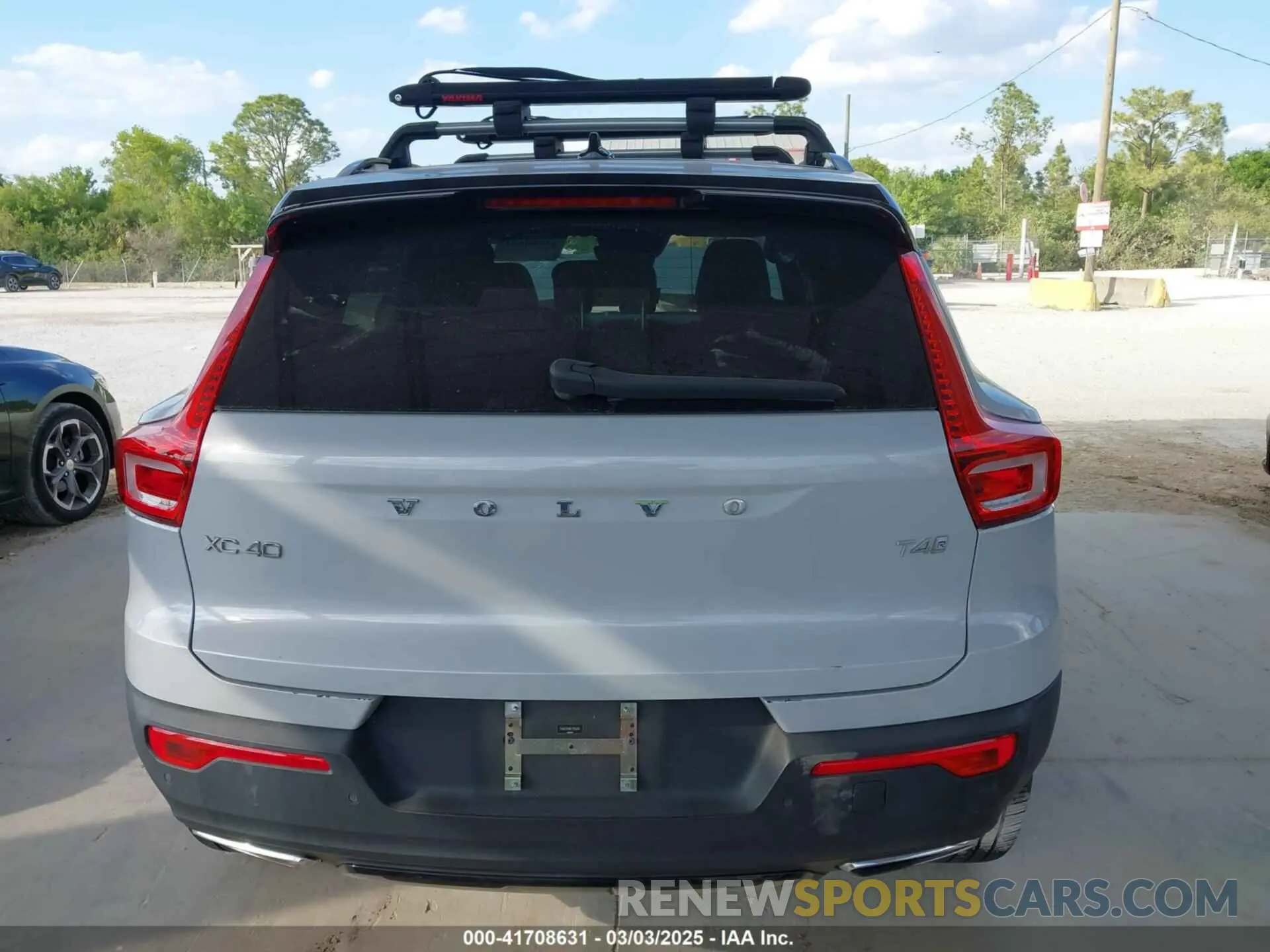 17 Photograph of a damaged car YV4AC2HM9L2254343 VOLVO XC40 2020