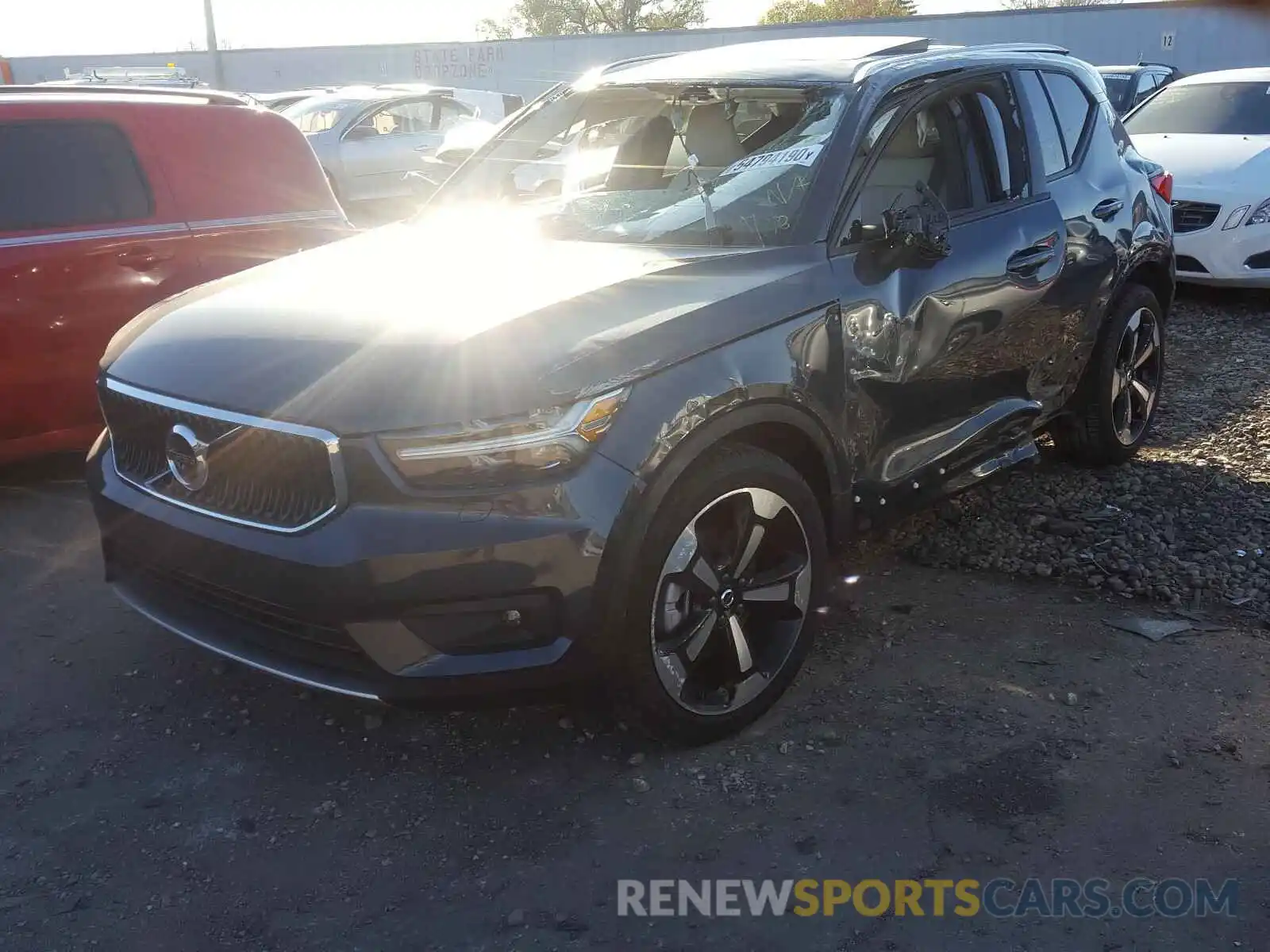 2 Photograph of a damaged car YV4162UK0M2404305 VOLVO XC40 2021