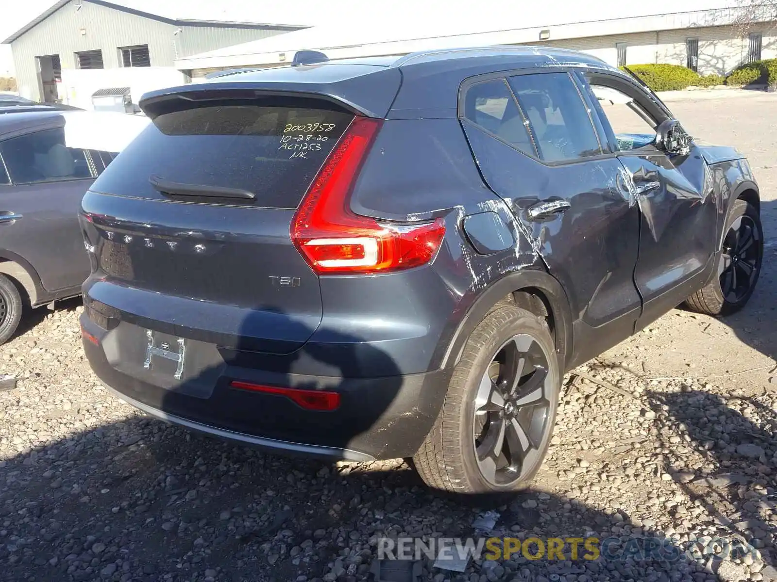 4 Photograph of a damaged car YV4162UK0M2404305 VOLVO XC40 2021