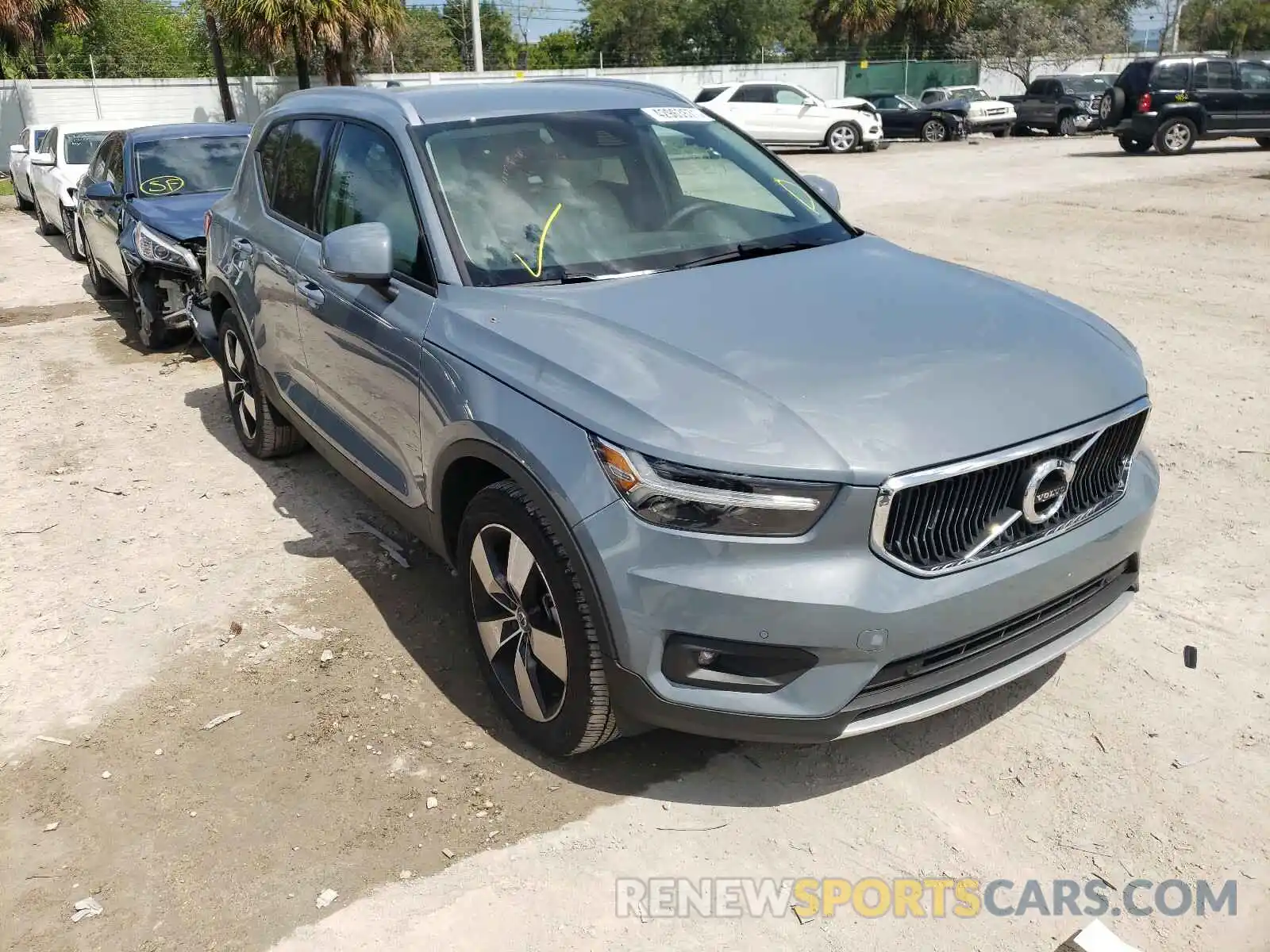 1 Photograph of a damaged car YV4162UK0M2424473 VOLVO XC40 2021