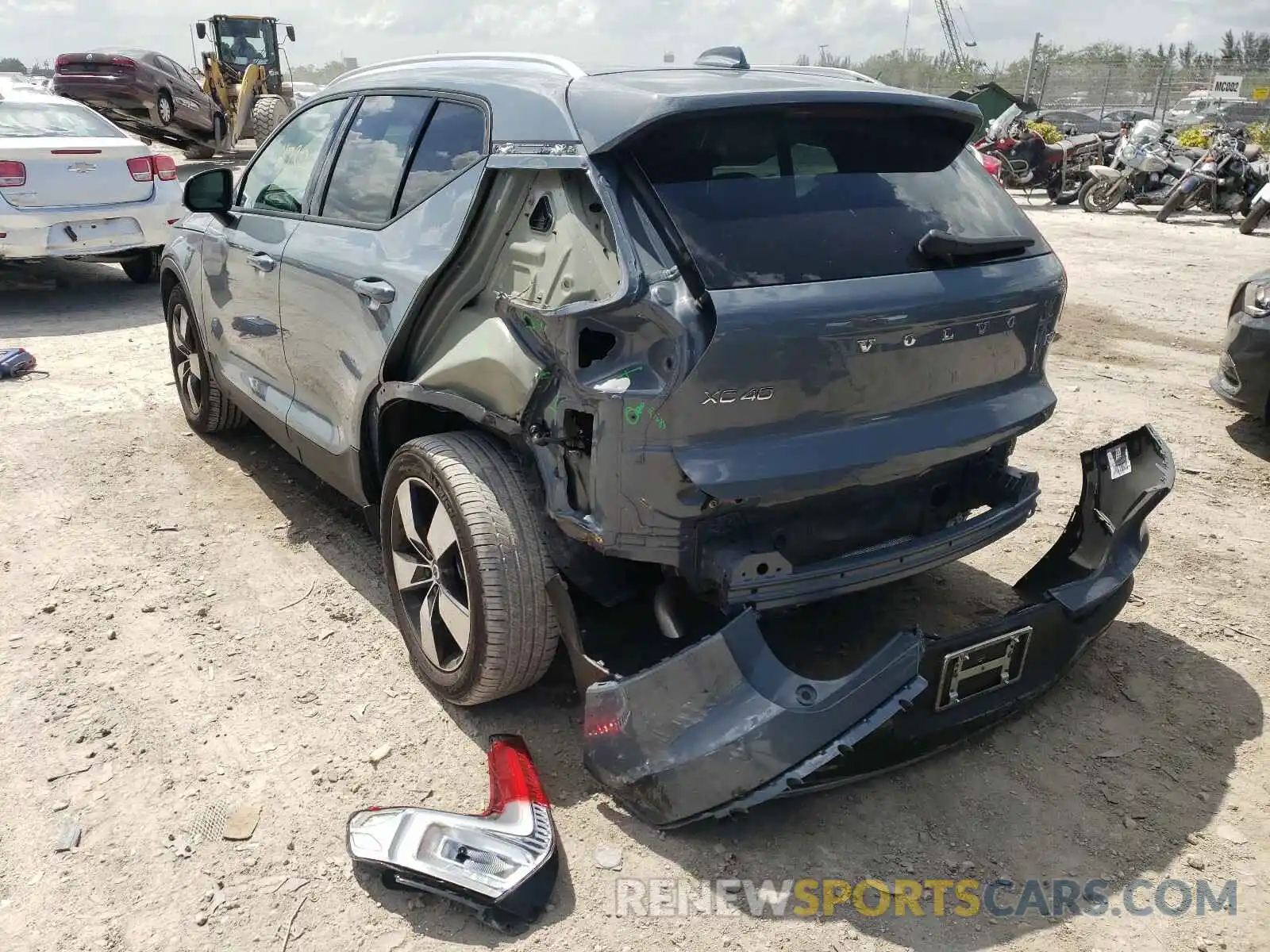 3 Photograph of a damaged car YV4162UK0M2424473 VOLVO XC40 2021