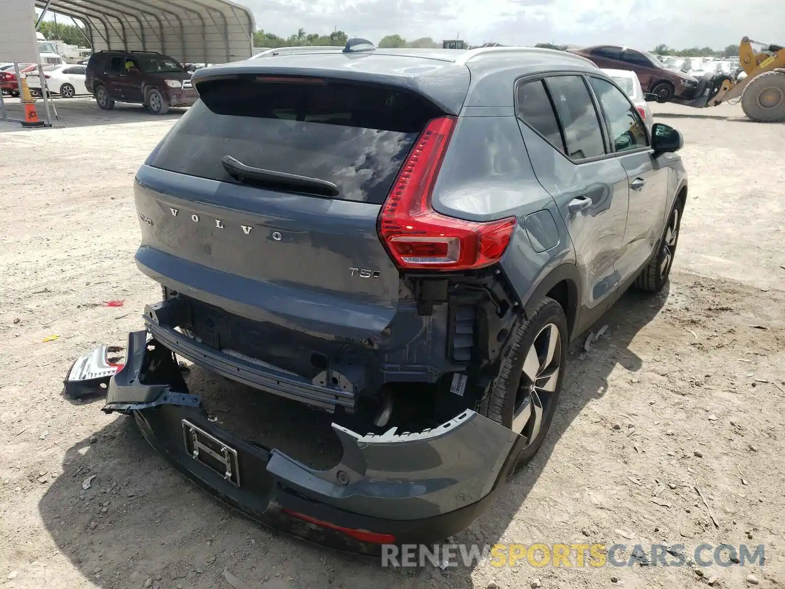 4 Photograph of a damaged car YV4162UK0M2424473 VOLVO XC40 2021