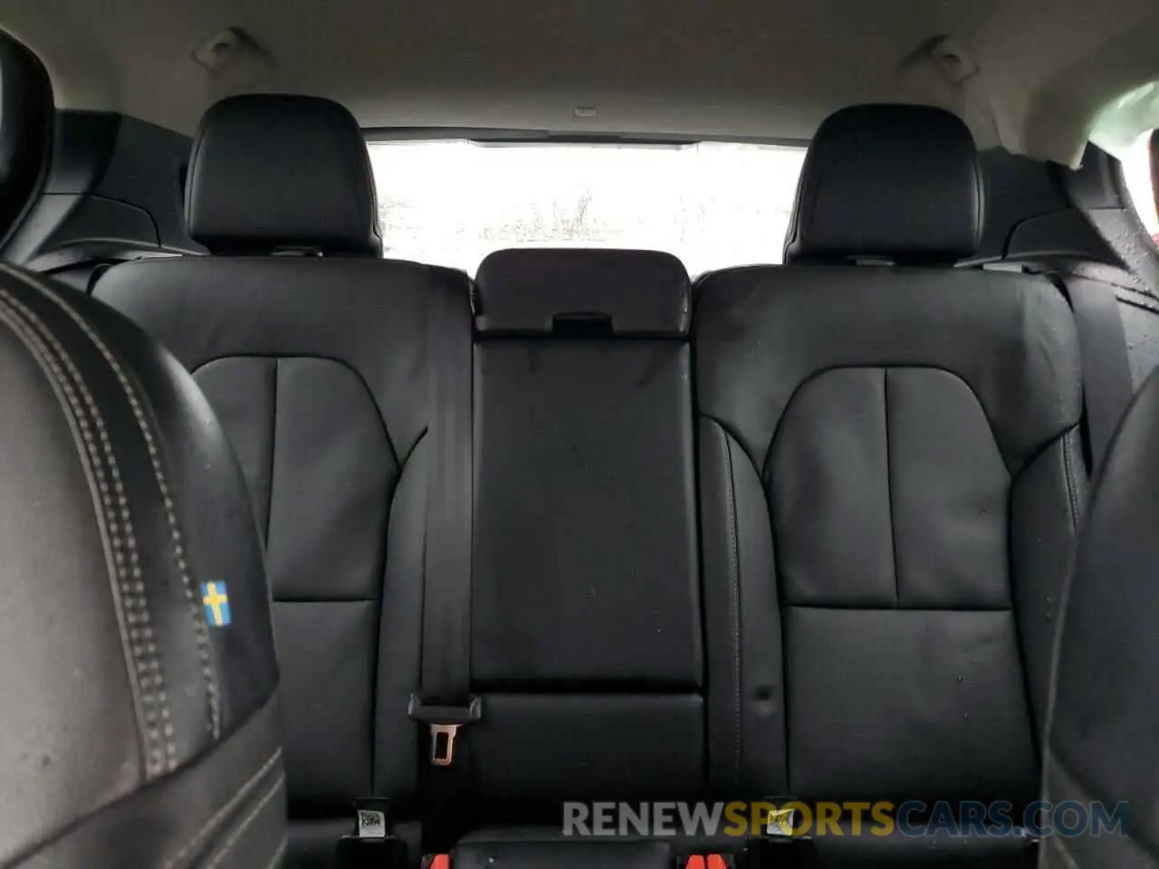 10 Photograph of a damaged car YV4162UK0M2507045 VOLVO XC40 2021
