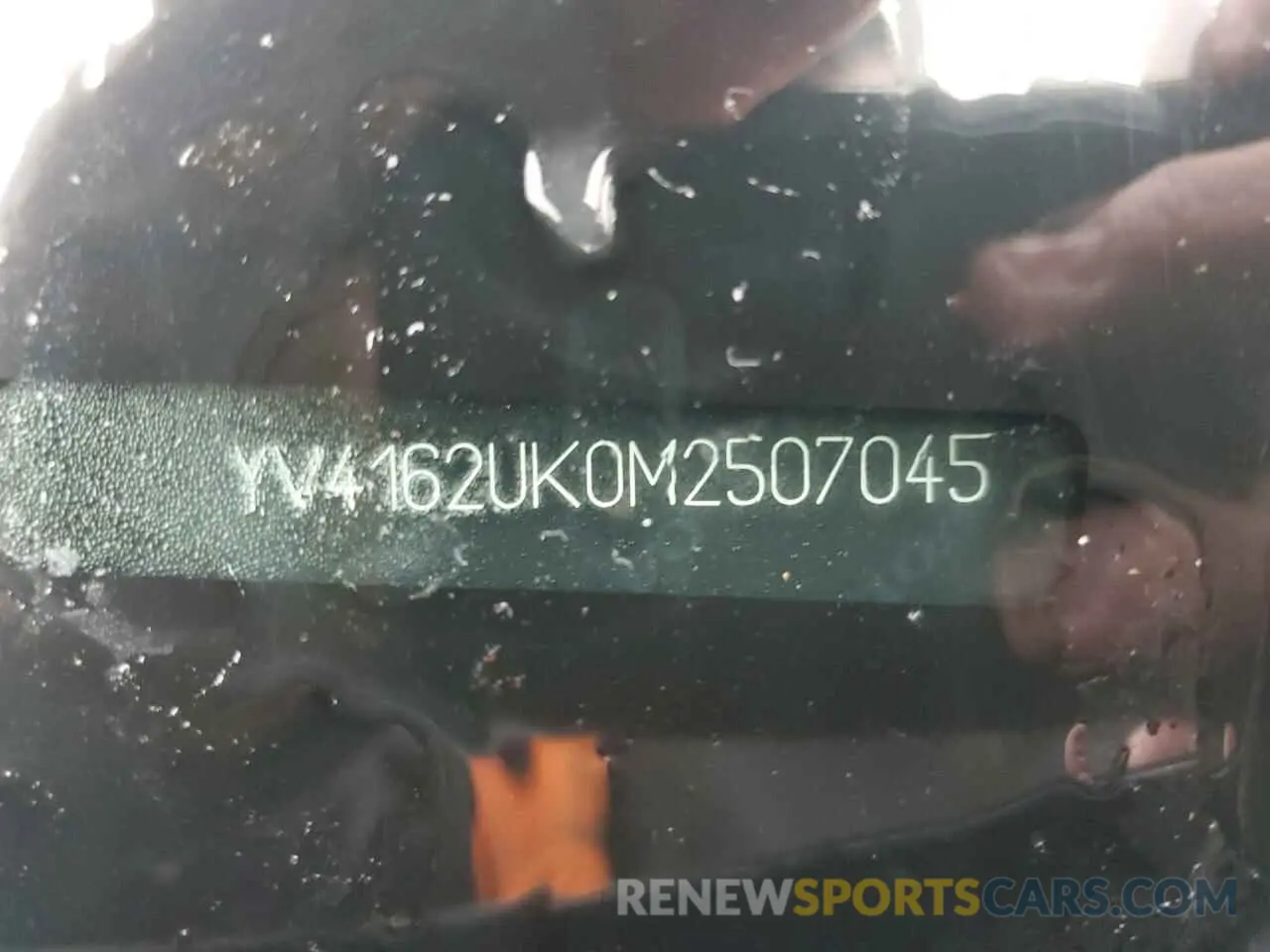 13 Photograph of a damaged car YV4162UK0M2507045 VOLVO XC40 2021