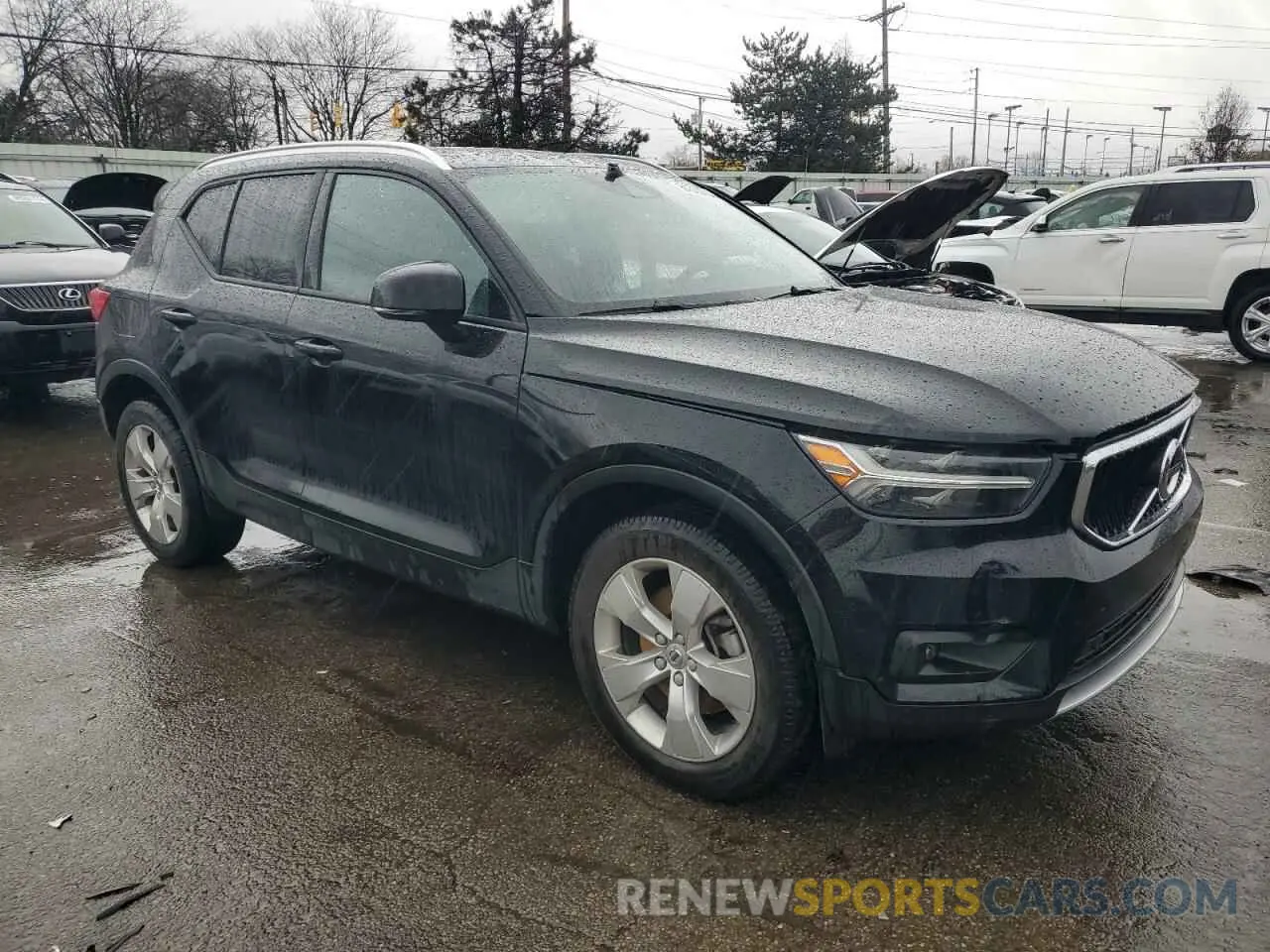 4 Photograph of a damaged car YV4162UK0M2507045 VOLVO XC40 2021