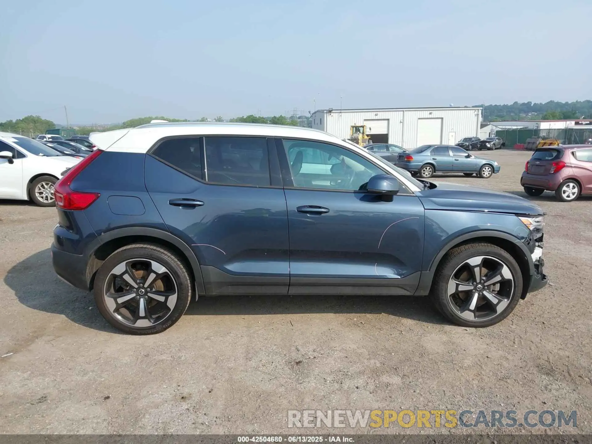 14 Photograph of a damaged car YV4162UK1M2464500 VOLVO XC40 2021