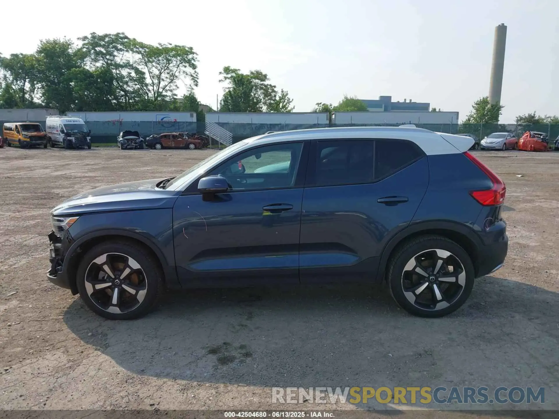 15 Photograph of a damaged car YV4162UK1M2464500 VOLVO XC40 2021