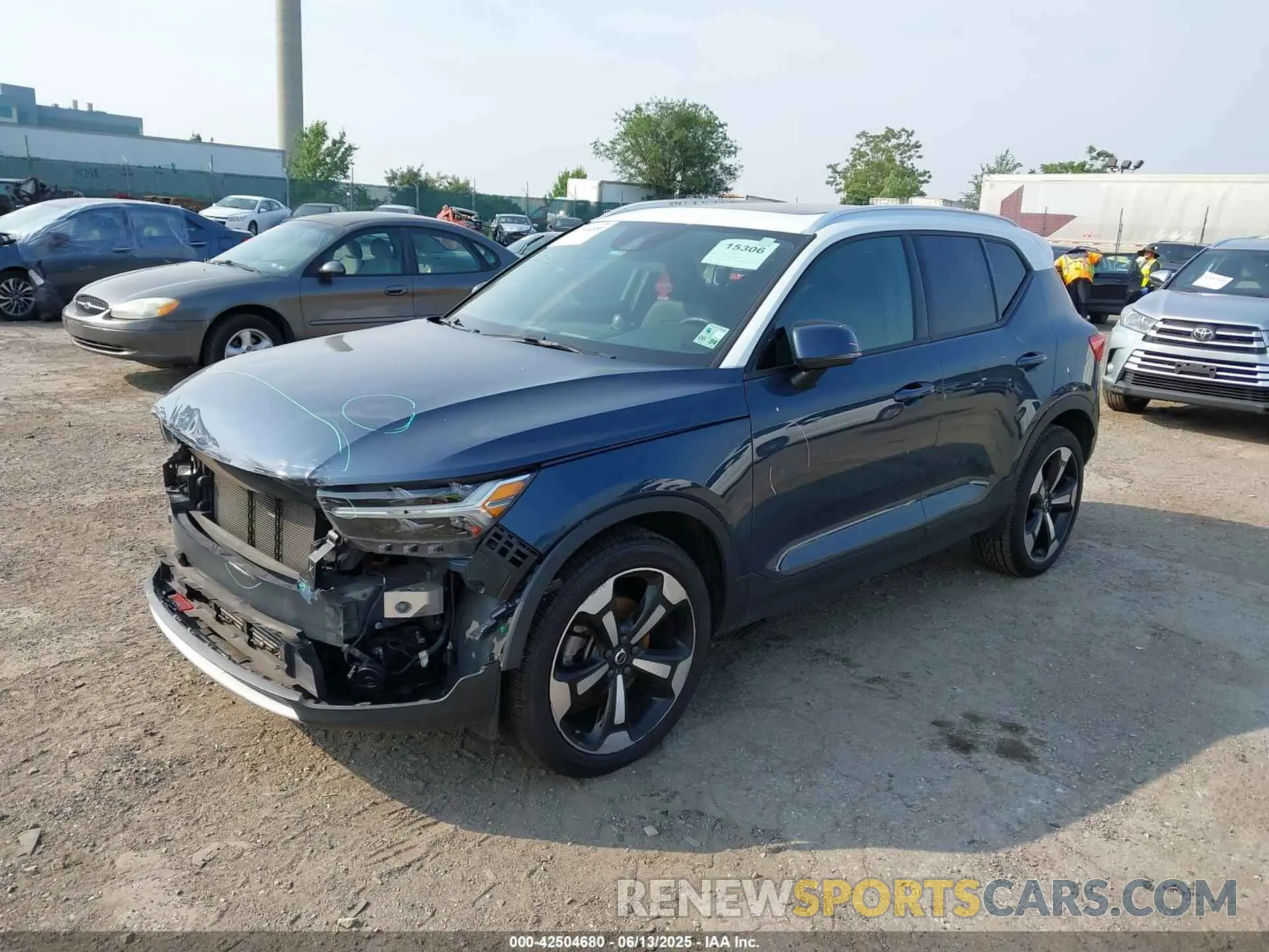 2 Photograph of a damaged car YV4162UK1M2464500 VOLVO XC40 2021