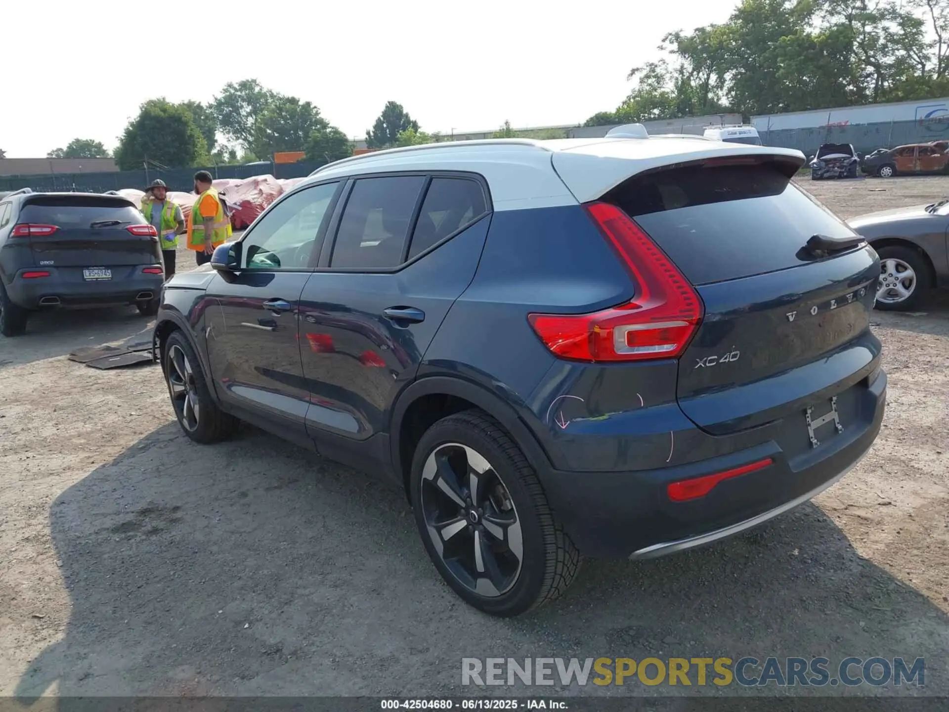 3 Photograph of a damaged car YV4162UK1M2464500 VOLVO XC40 2021