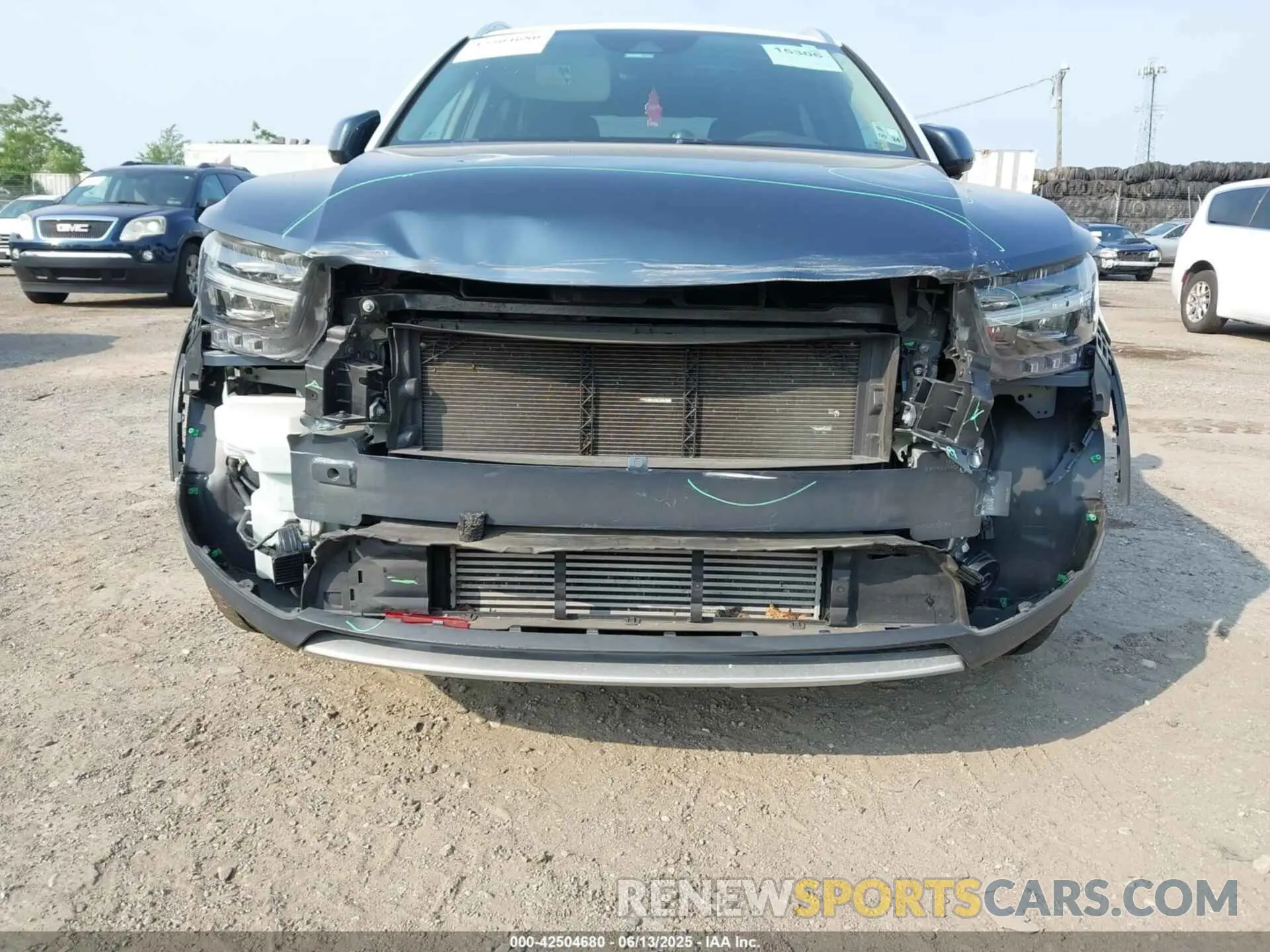 6 Photograph of a damaged car YV4162UK1M2464500 VOLVO XC40 2021
