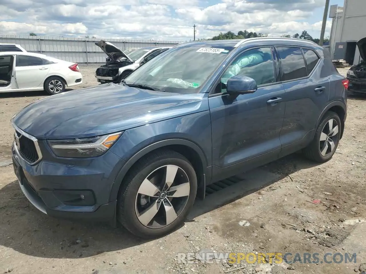 1 Photograph of a damaged car YV4162UK2M2465901 VOLVO XC40 2021