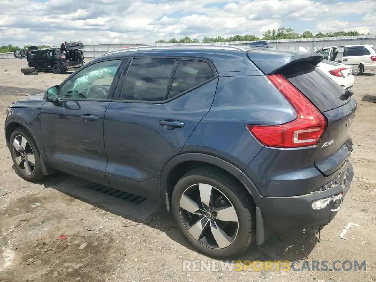 2 Photograph of a damaged car YV4162UK2M2465901 VOLVO XC40 2021