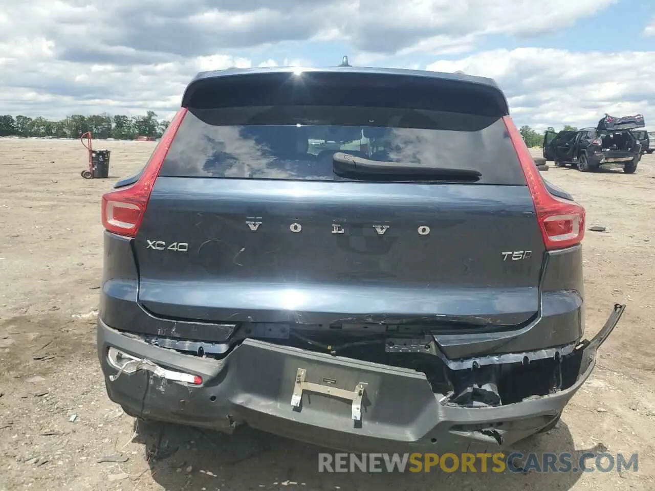 6 Photograph of a damaged car YV4162UK2M2465901 VOLVO XC40 2021