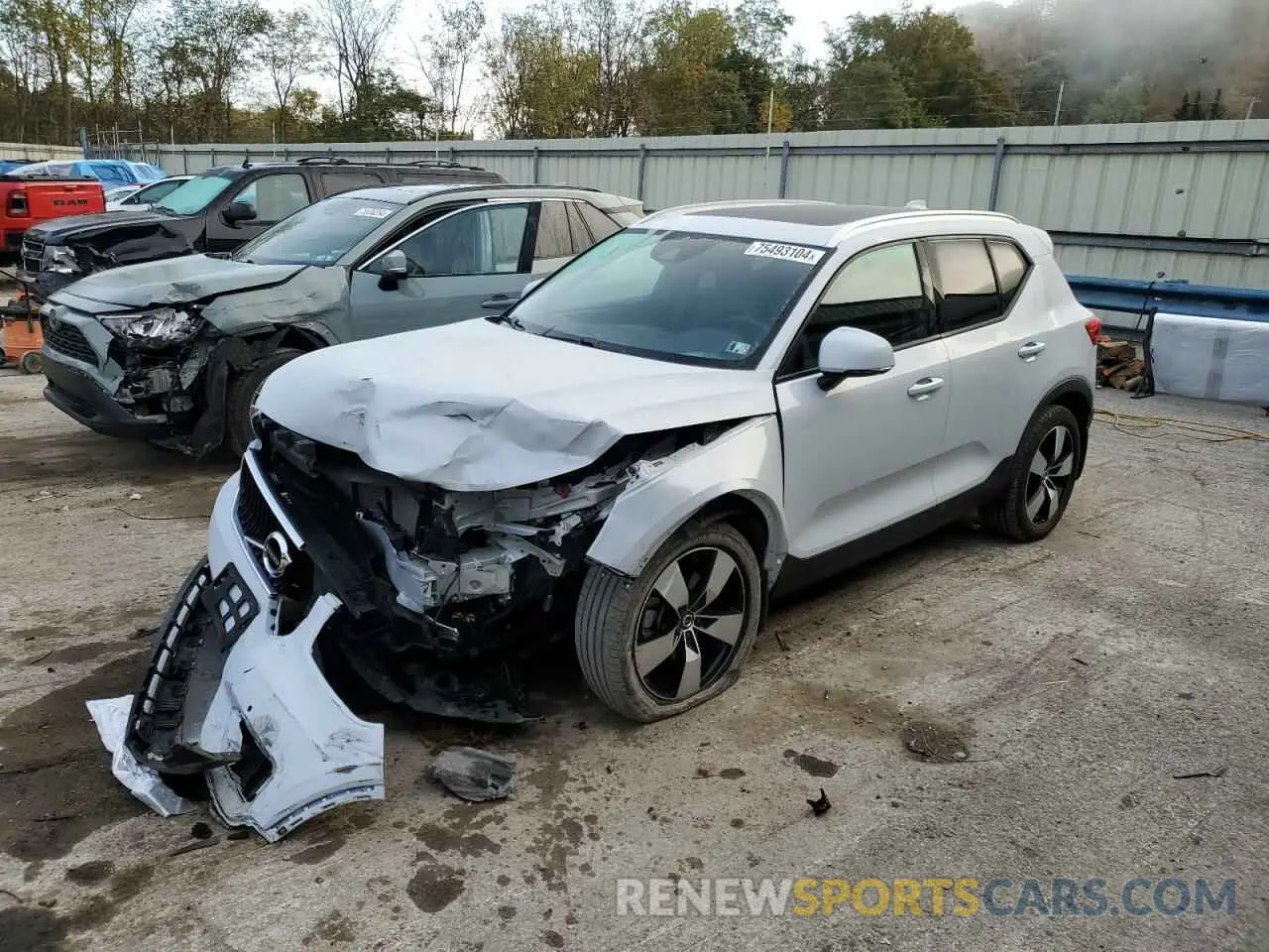 1 Photograph of a damaged car YV4162UK2M2565707 VOLVO XC40 2021