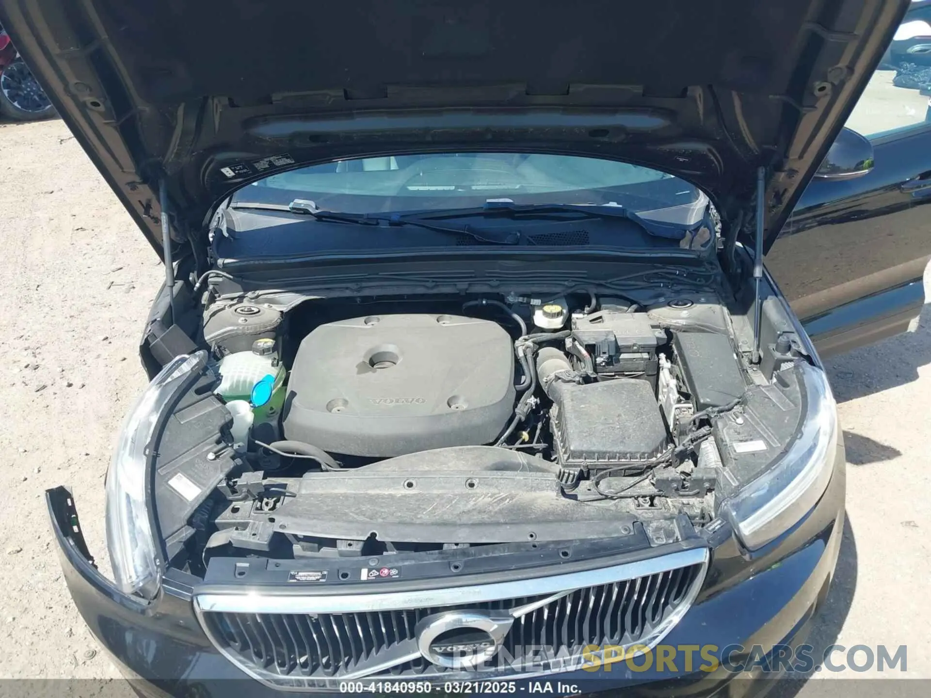 10 Photograph of a damaged car YV4162UK3M2415542 VOLVO XC40 2021