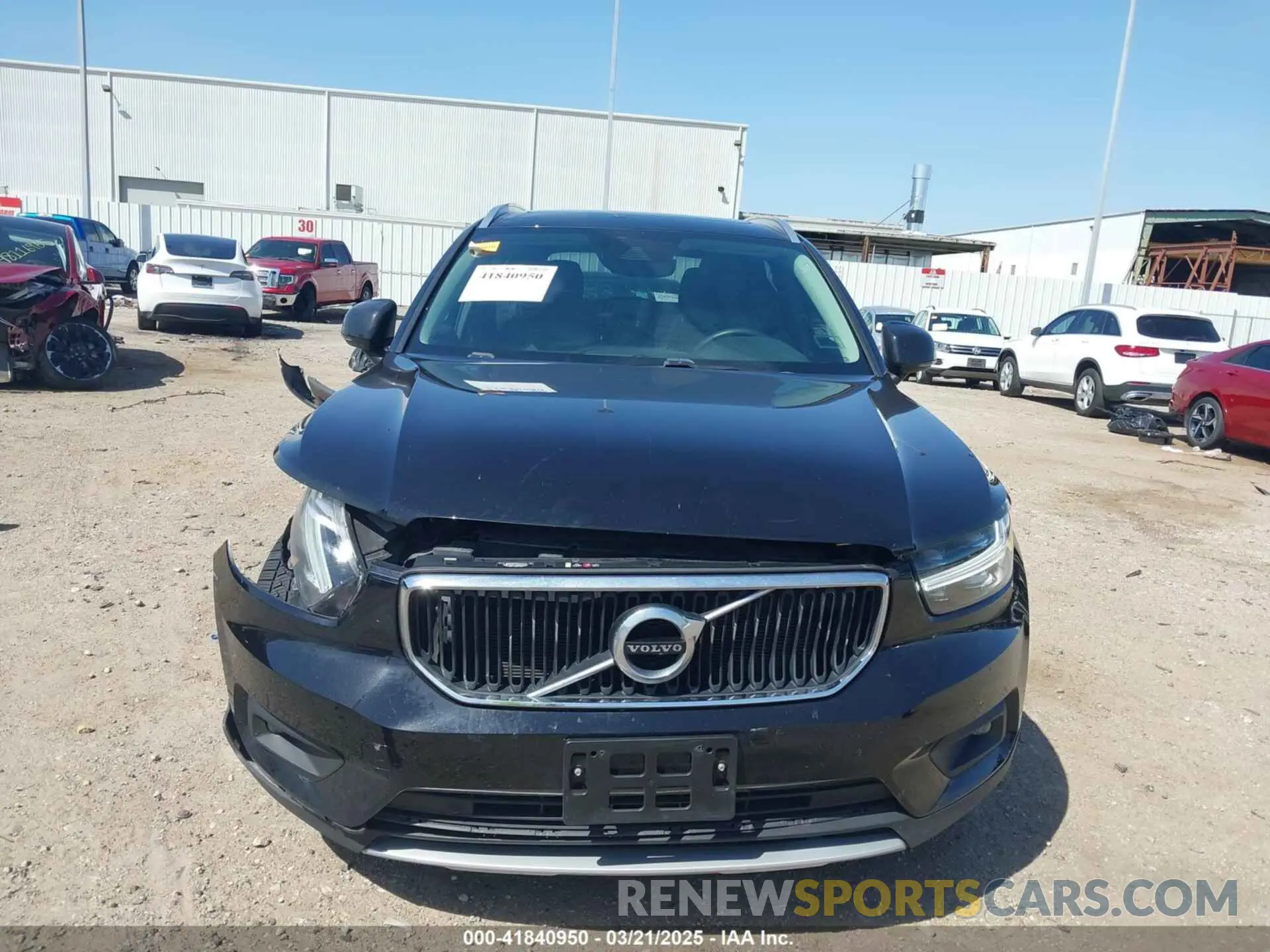 12 Photograph of a damaged car YV4162UK3M2415542 VOLVO XC40 2021