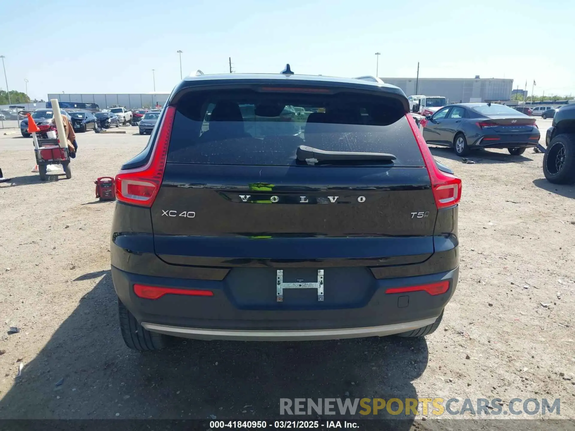 16 Photograph of a damaged car YV4162UK3M2415542 VOLVO XC40 2021